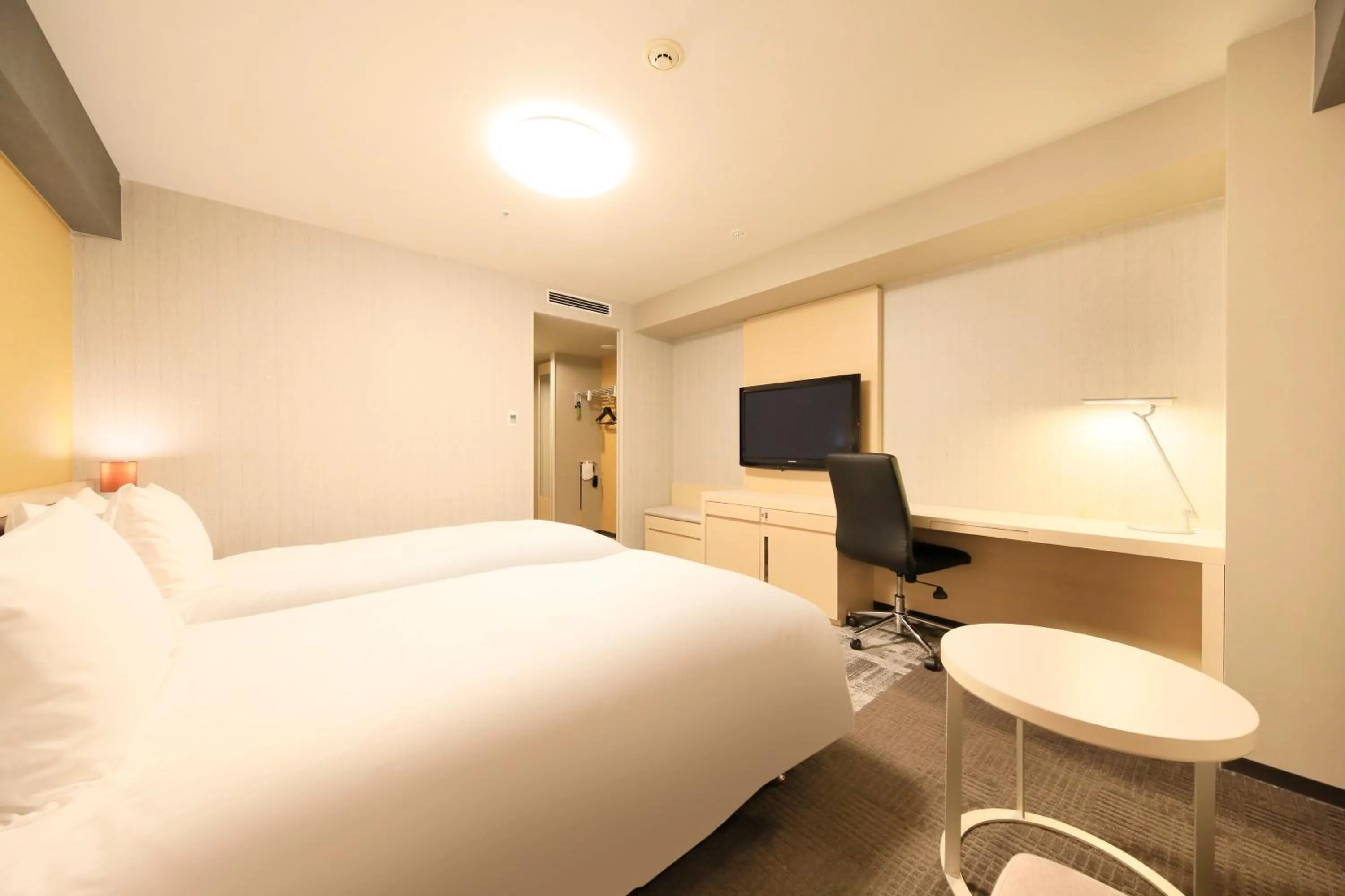 TV and multimedia, Bed in Richmond Hotel Narita