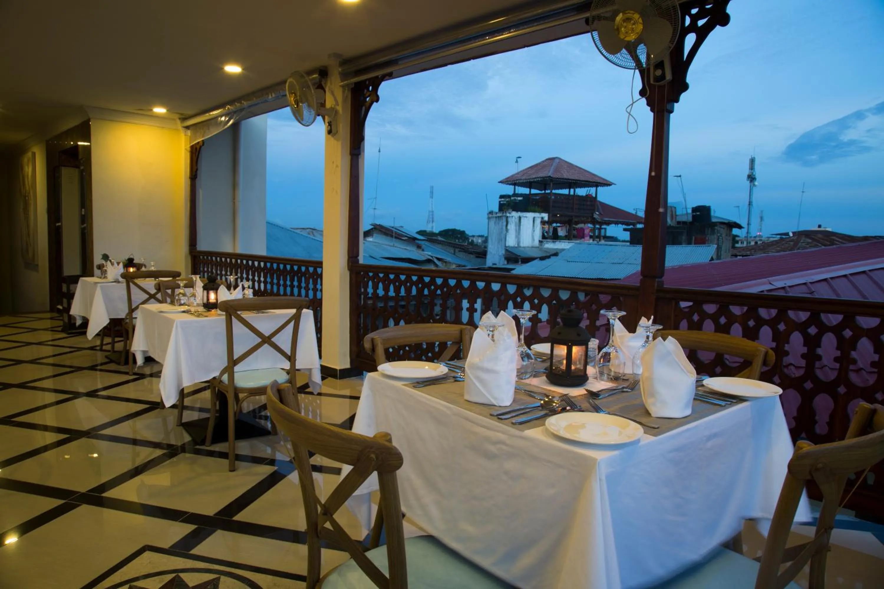 Restaurant/places to eat in Spice Palace Hotel