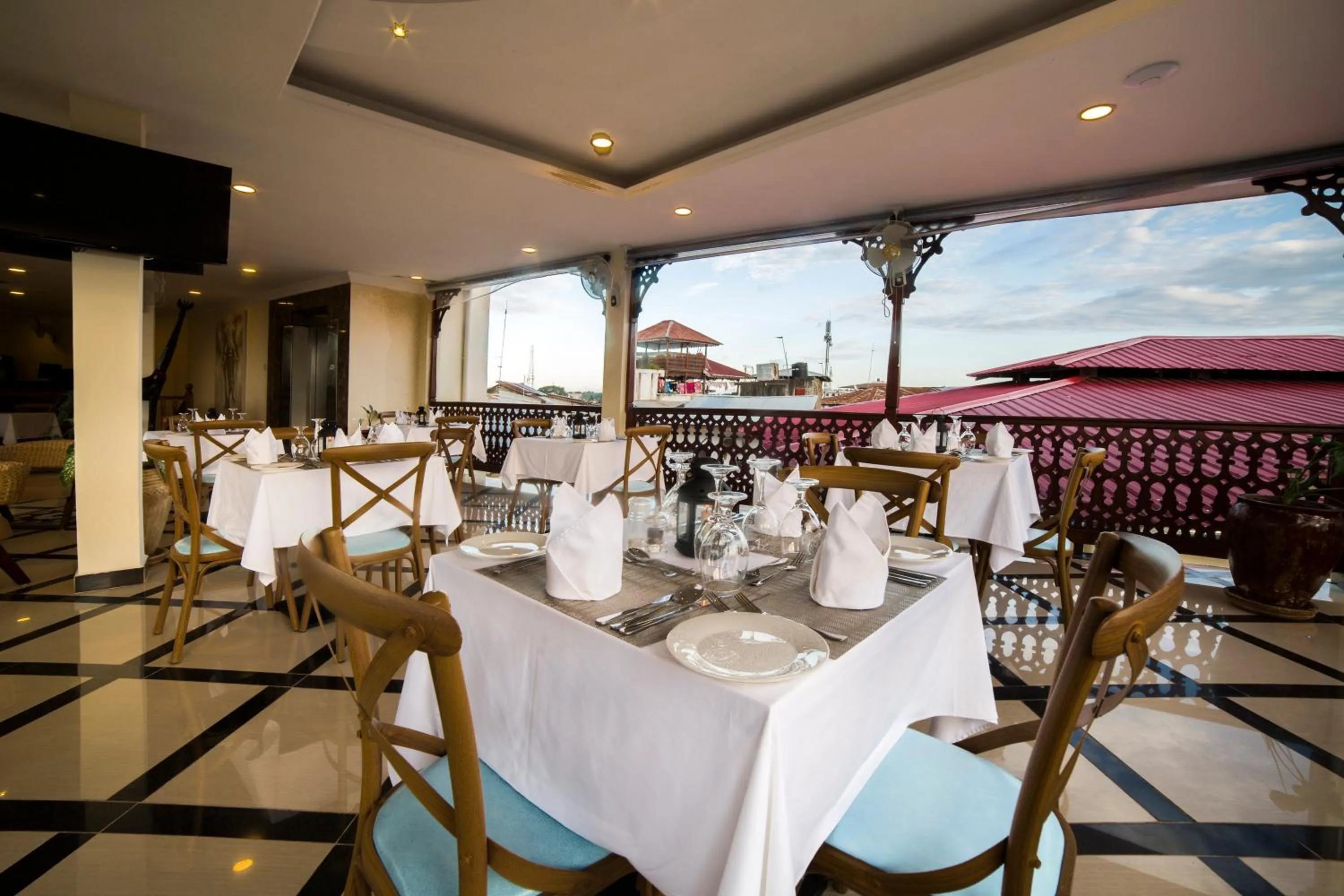 Restaurant/places to eat in Spice Palace Hotel