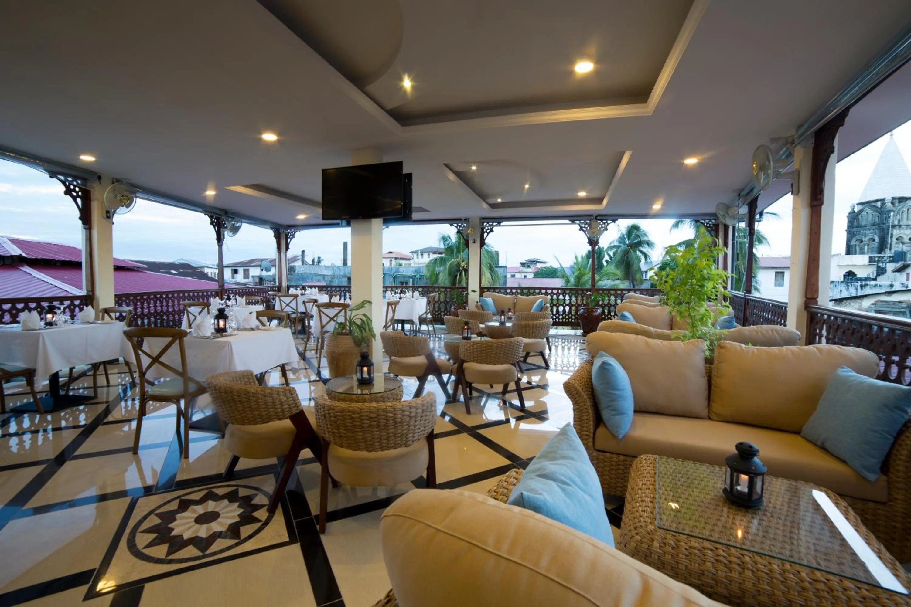 Restaurant/places to eat in Spice Palace Hotel