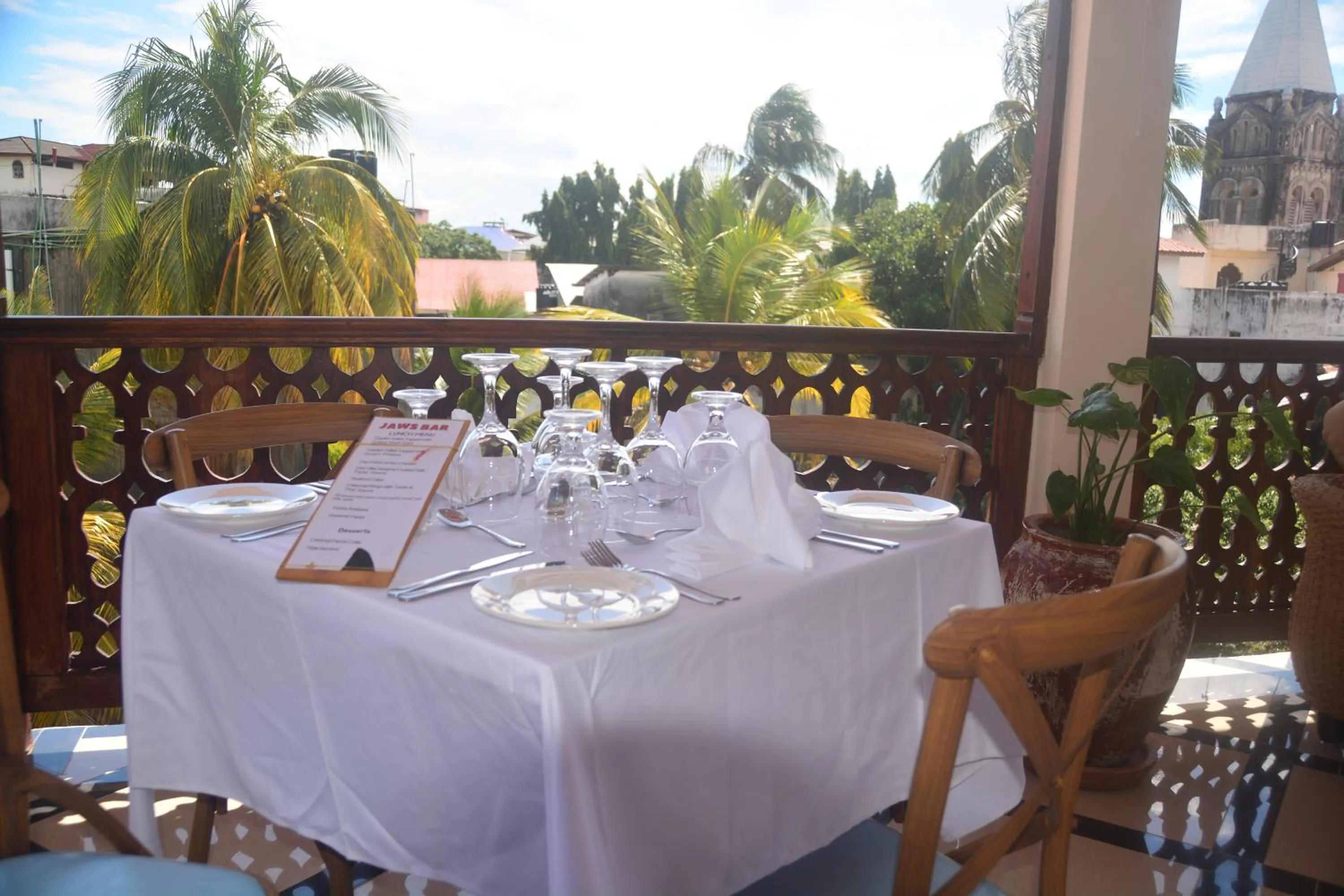 Restaurant/places to eat in Spice Palace Hotel