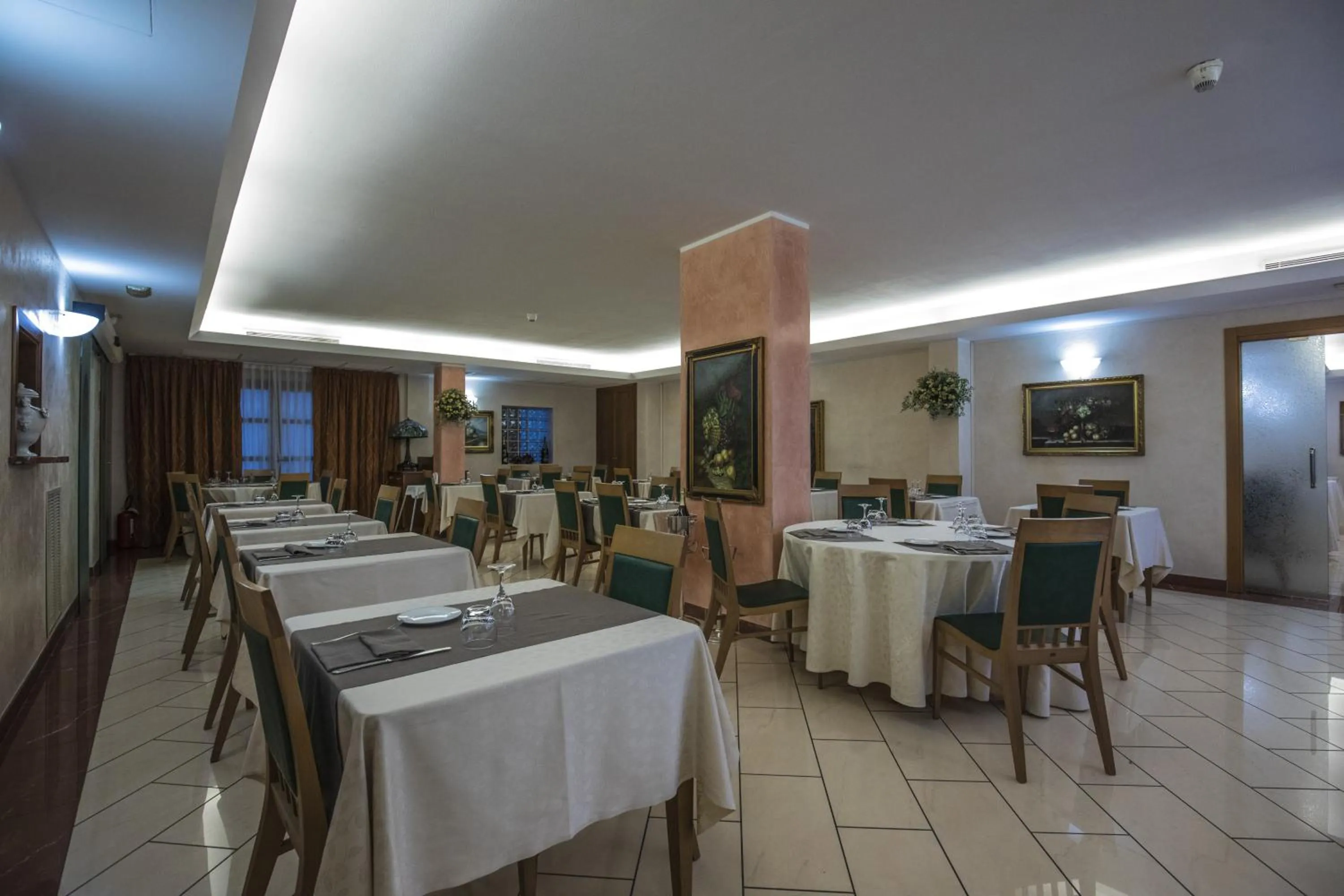 Restaurant/places to eat in La Fonte Hotel