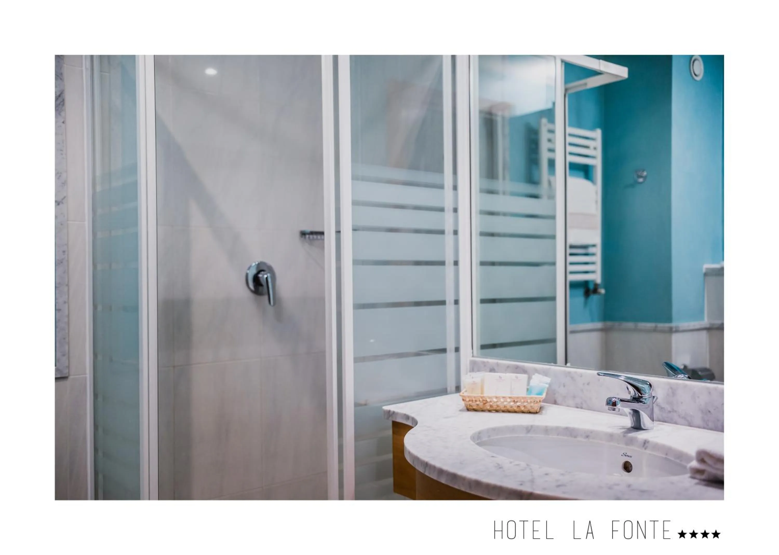 Bathroom, Bed in La Fonte Hotel