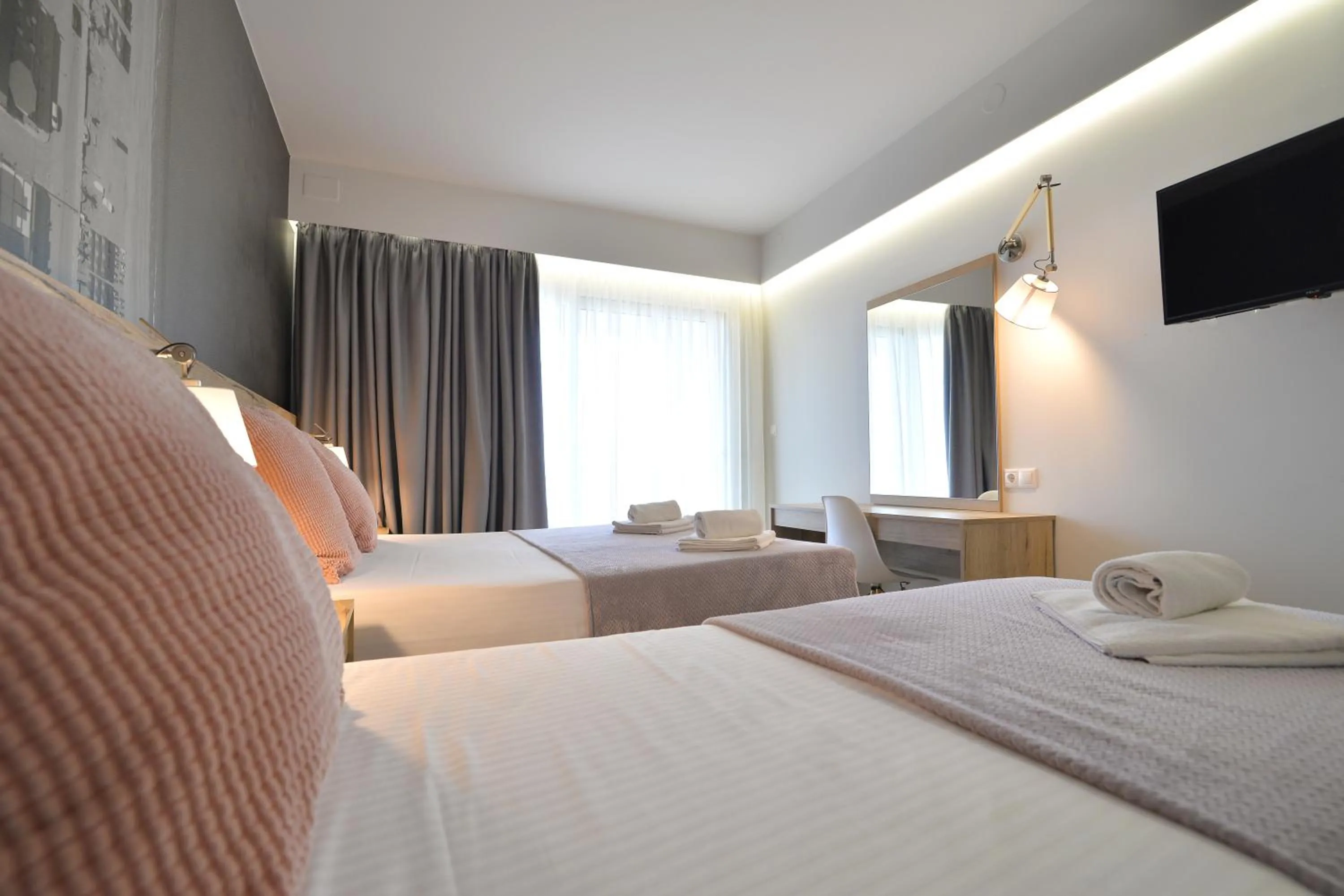 Photo of the whole room, Bed in Nefeli Apartments