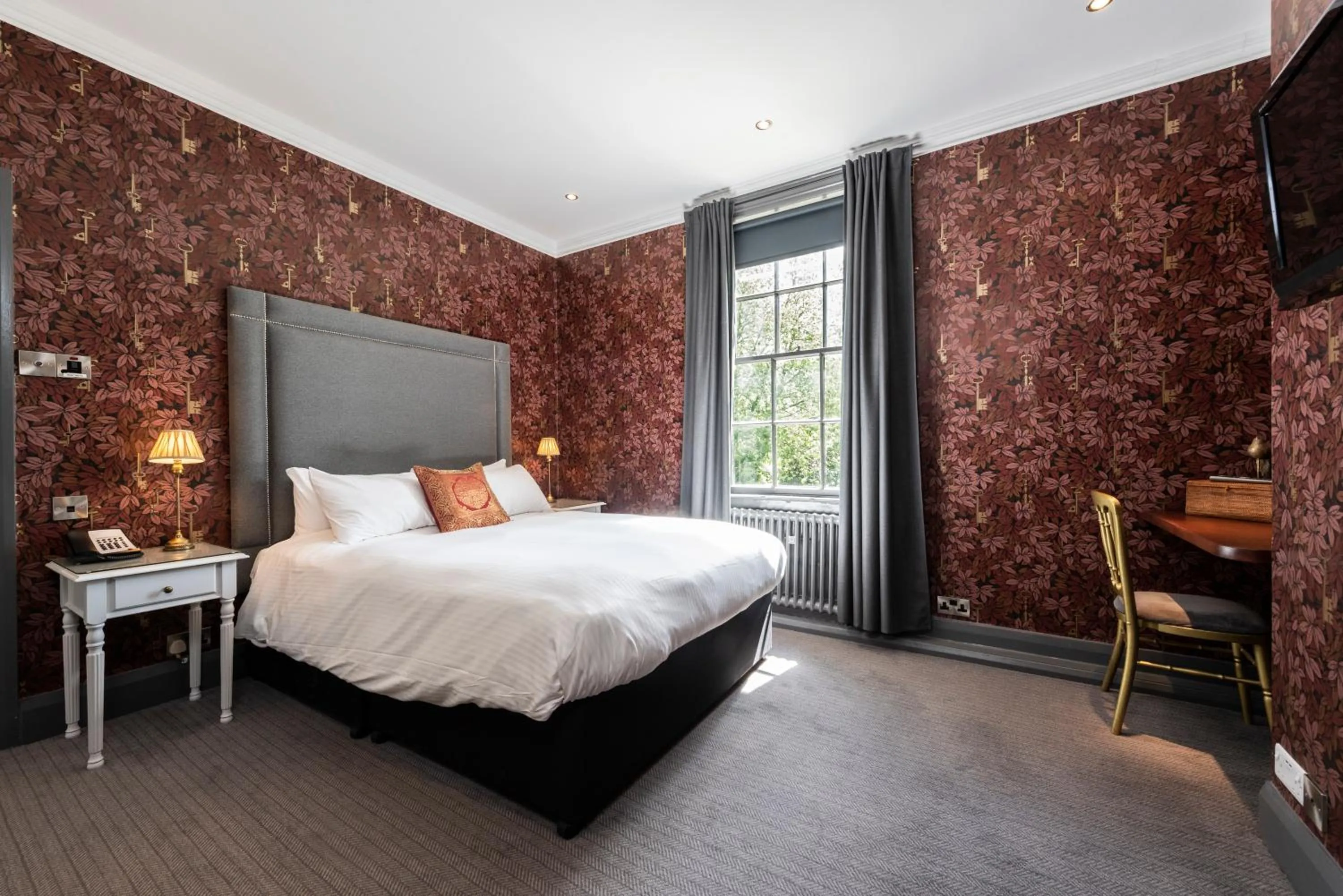 Bed in Statham Lodge Hotel