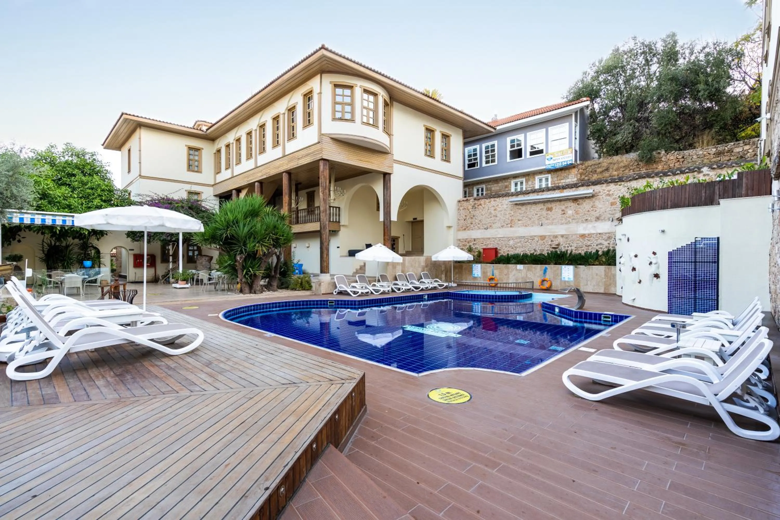 Swimming pool in Puding Hotel