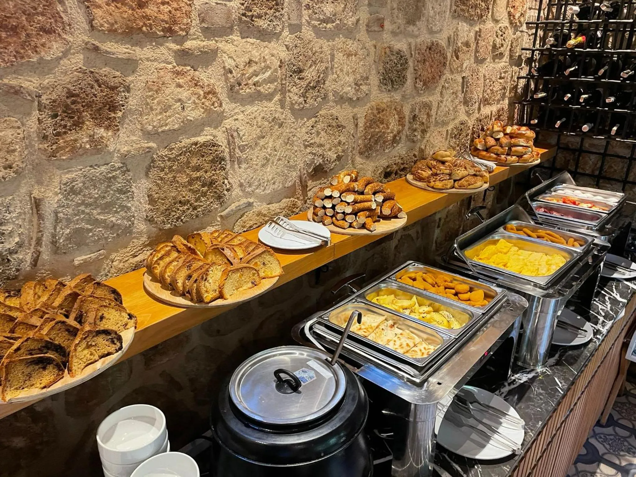 Restaurant/places to eat in Puding Hotel