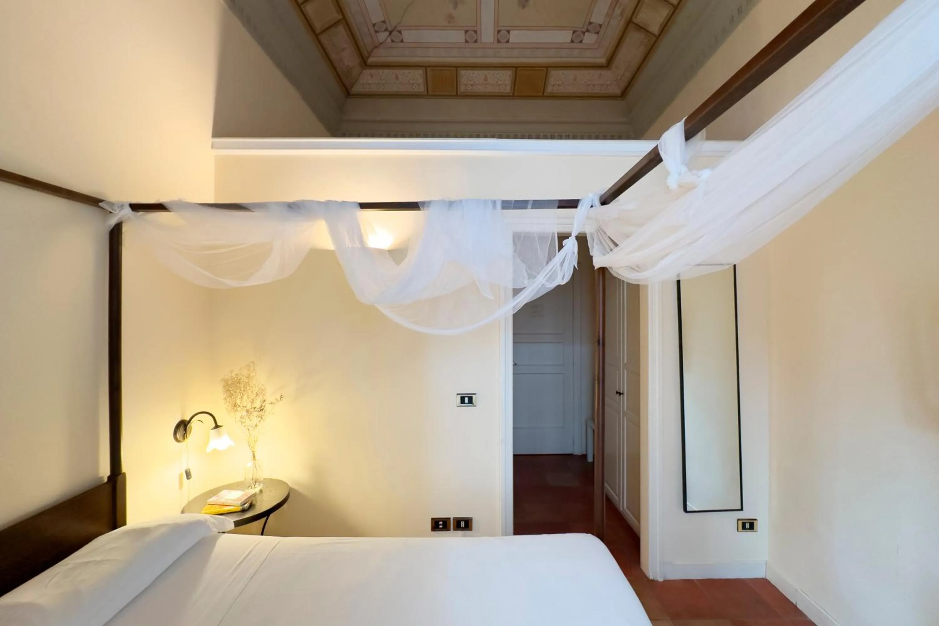 Photo of the whole room, Bed in Antica Dimora Caruso