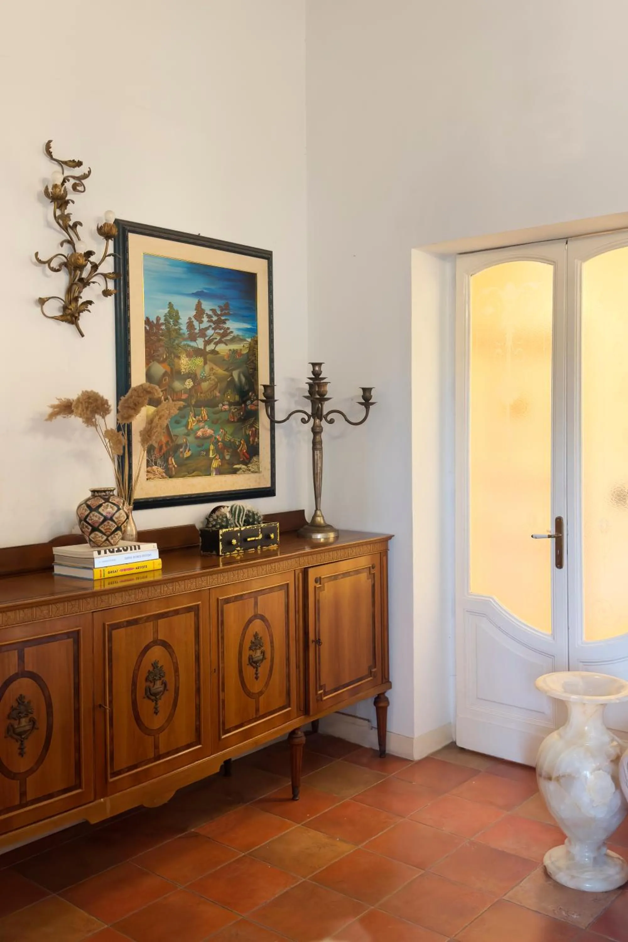 Communal lounge/ TV room in Antica Dimora Caruso