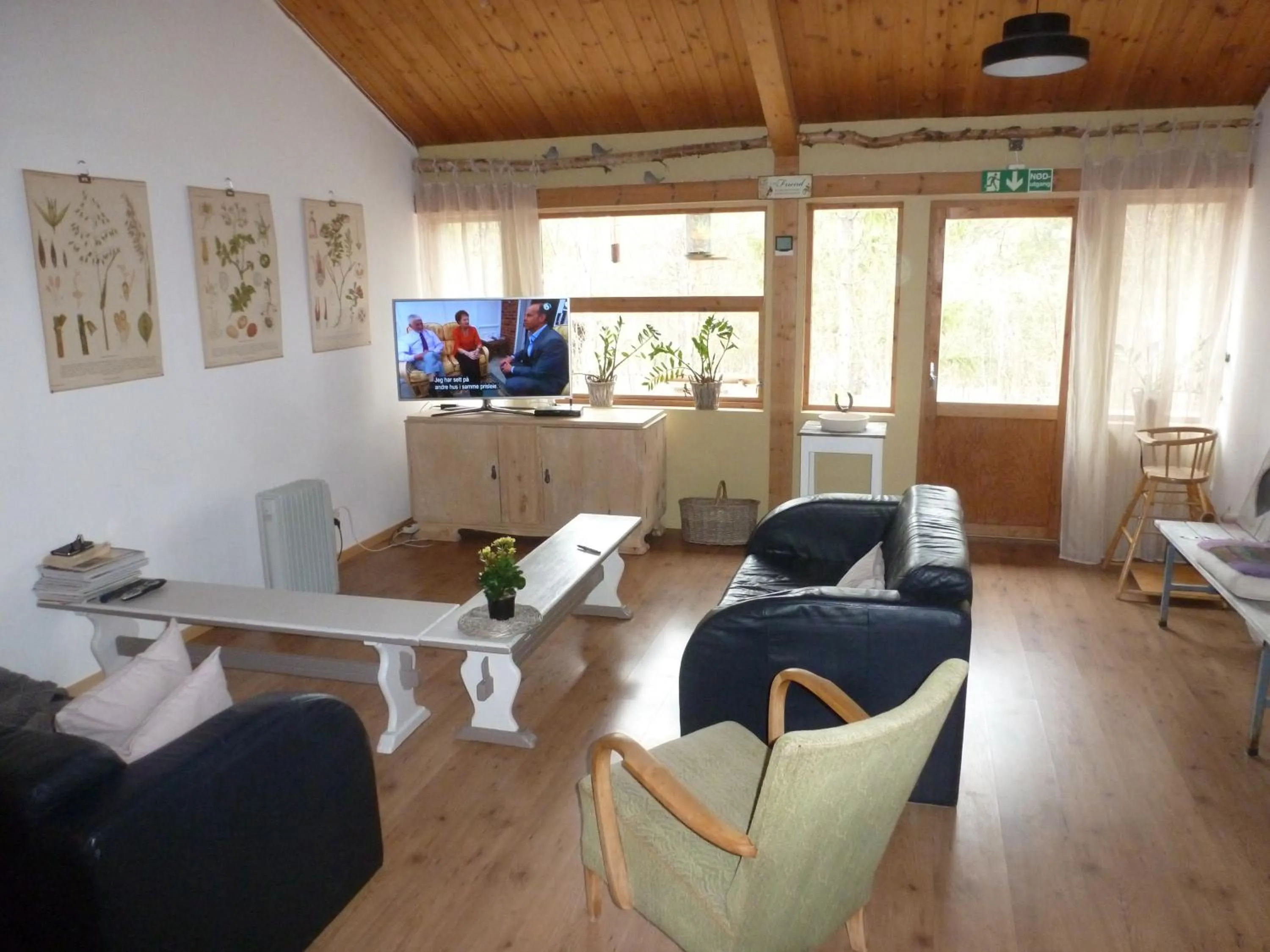 Communal lounge/ TV room in Gjesteheim Havdal