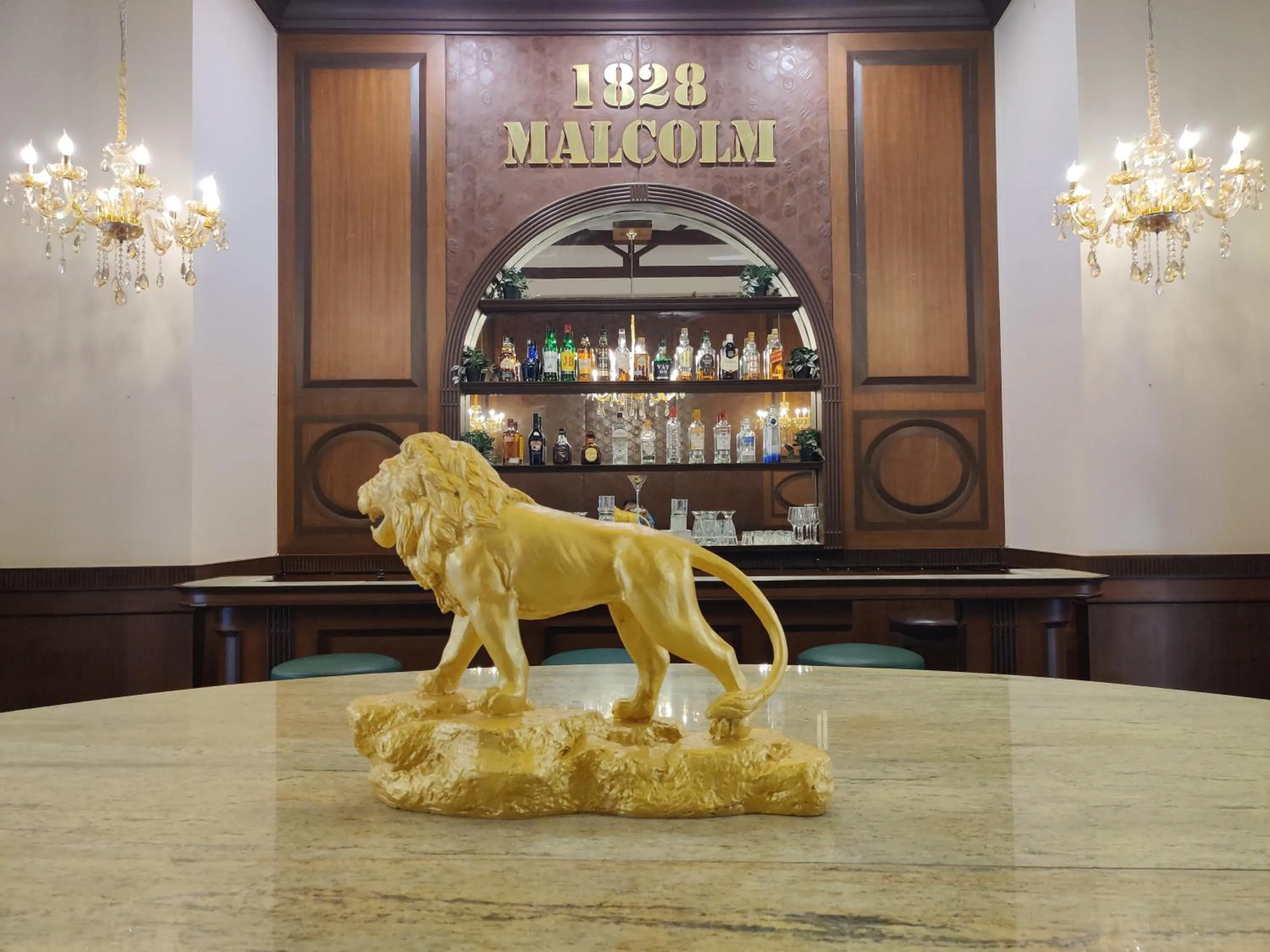 Lounge or bar in Chambers Mahabaleshwar, A Club Mahindra Associate Resort