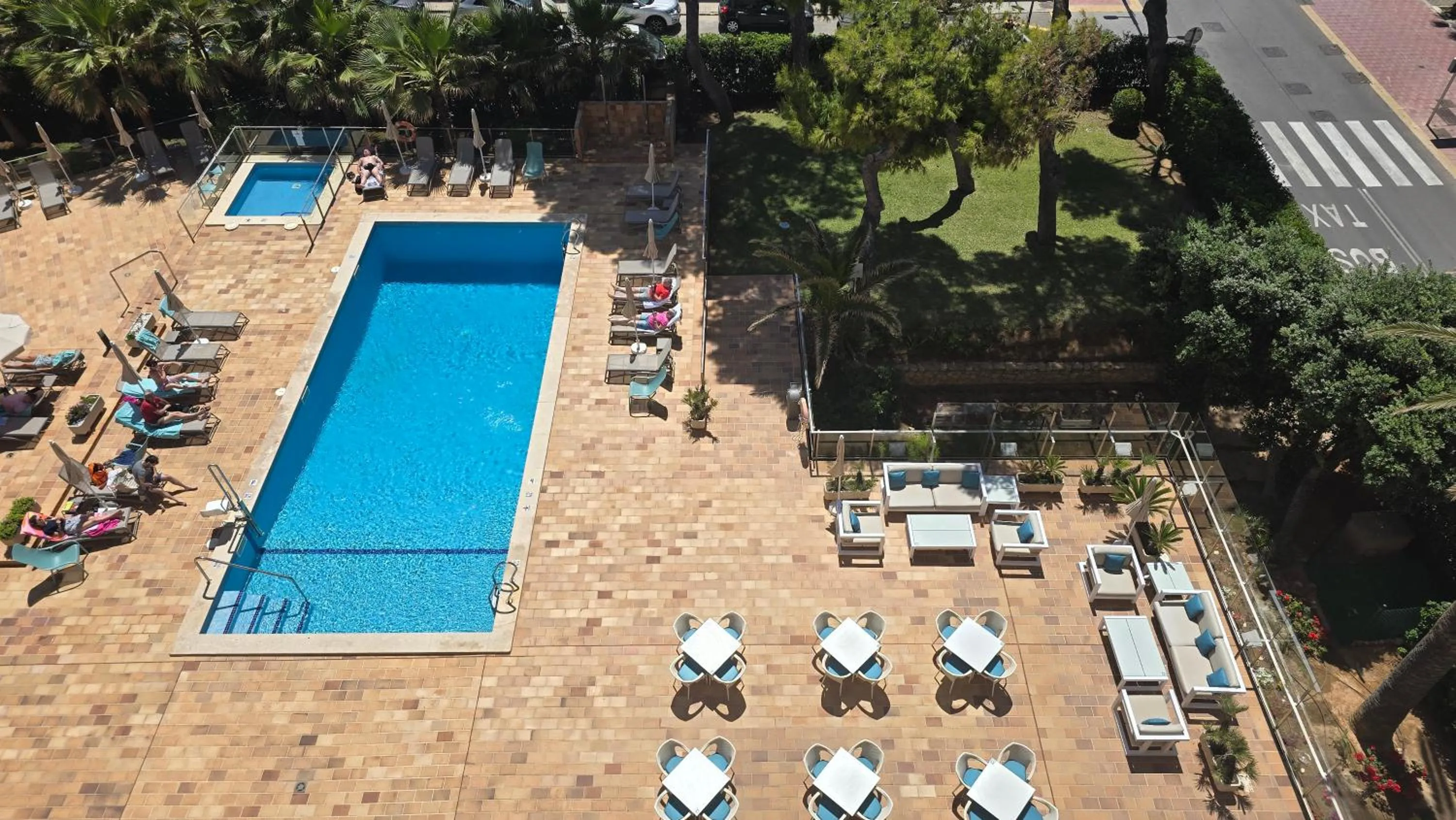 Solarium in Leman Hotel y Apartamentos