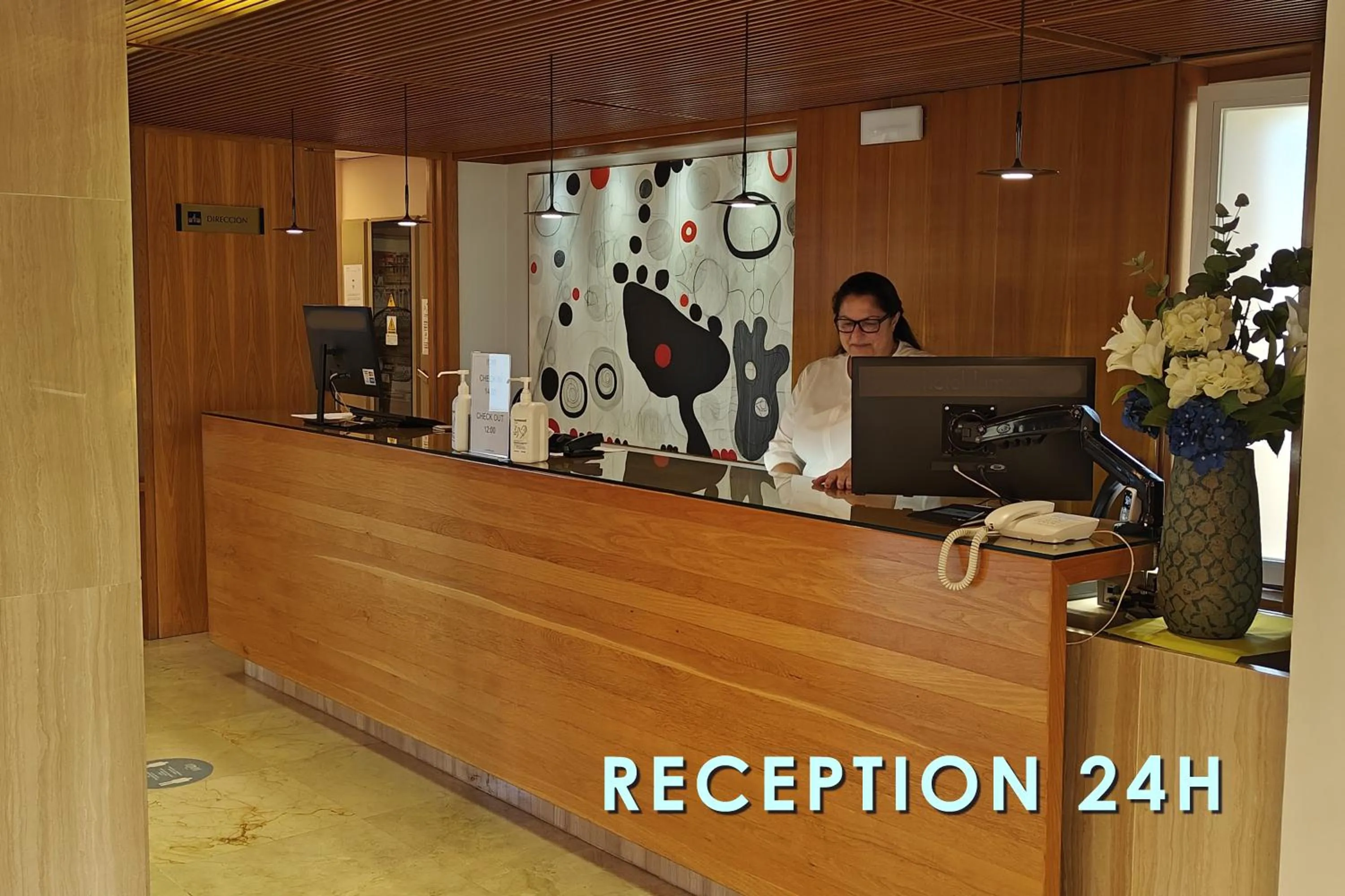 Lobby or reception in Leman Hotel y Apartamentos