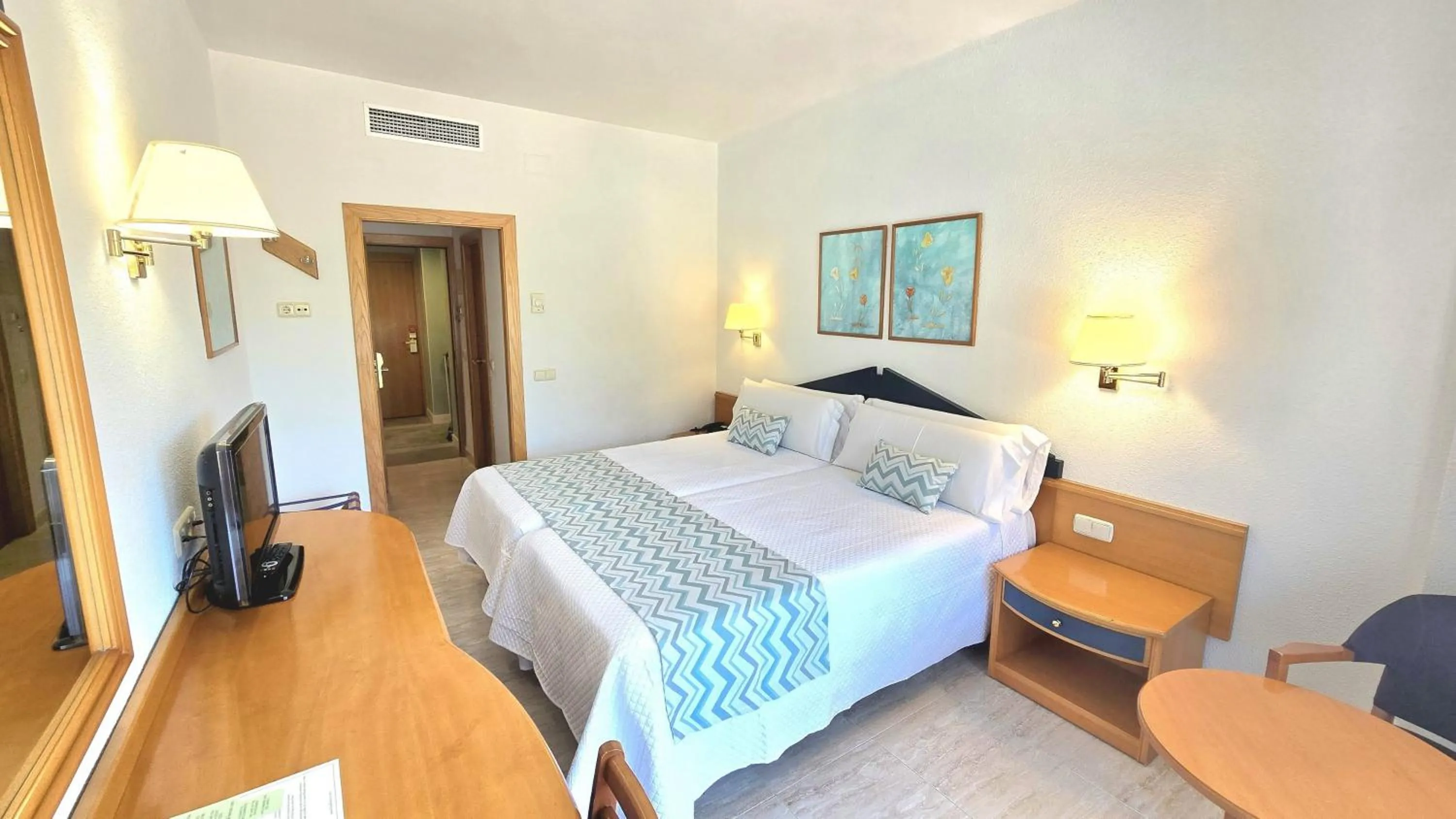 Bed in Leman Hotel y Apartamentos