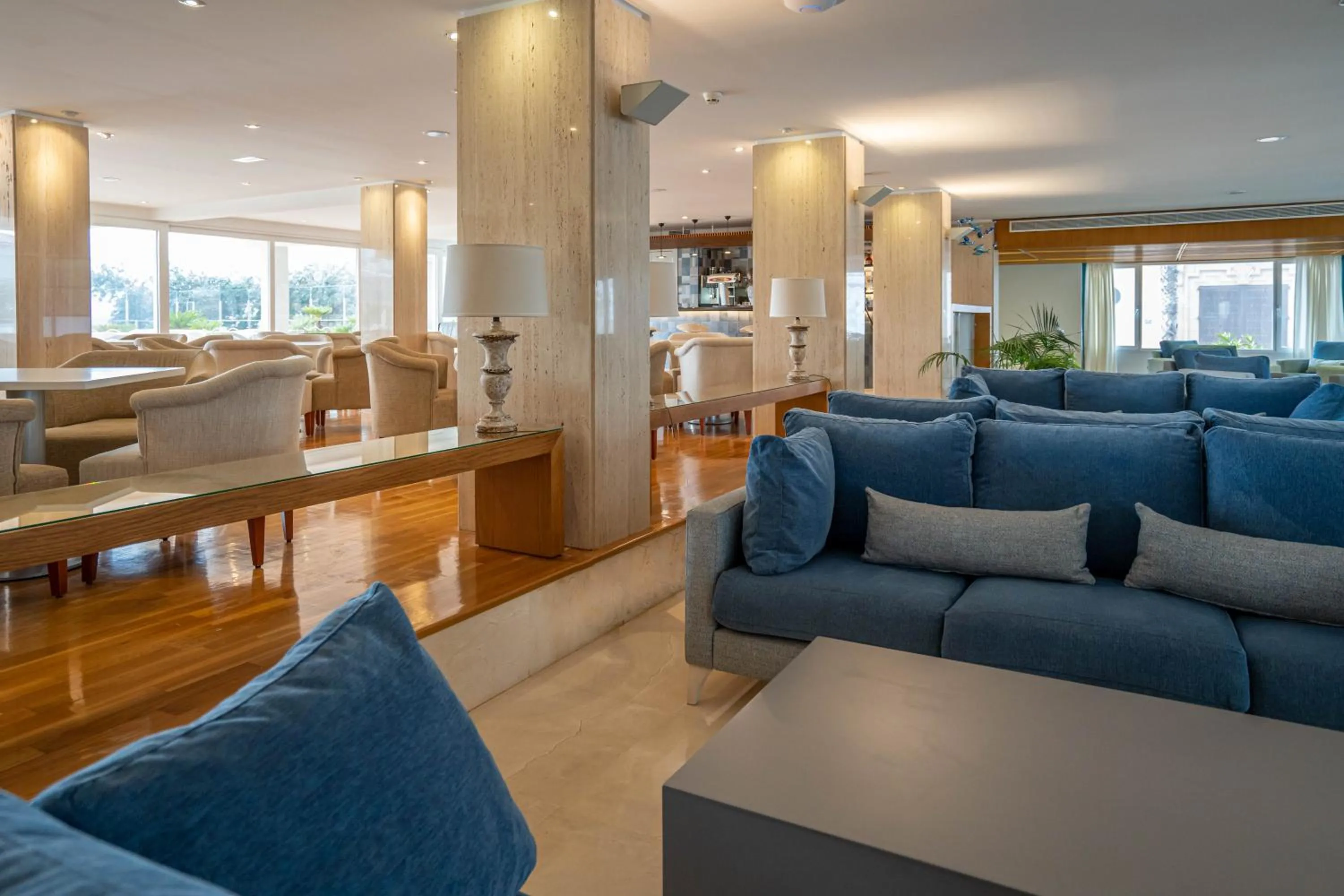 Communal lounge/ TV room in Leman Hotel y Apartamentos