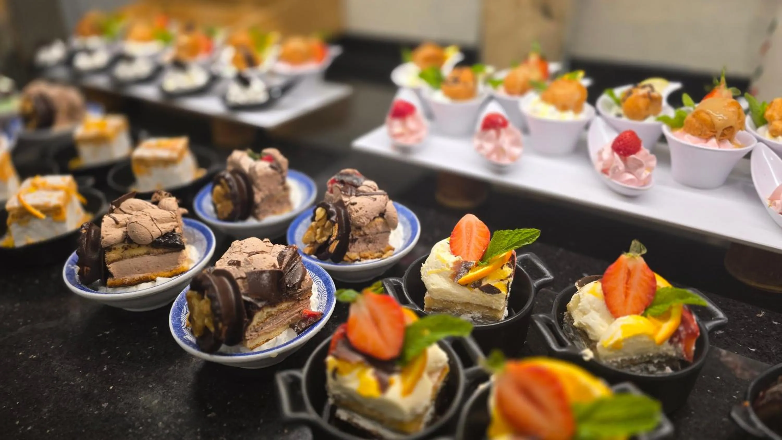 Restaurant/places to eat in Leman Hotel y Apartamentos