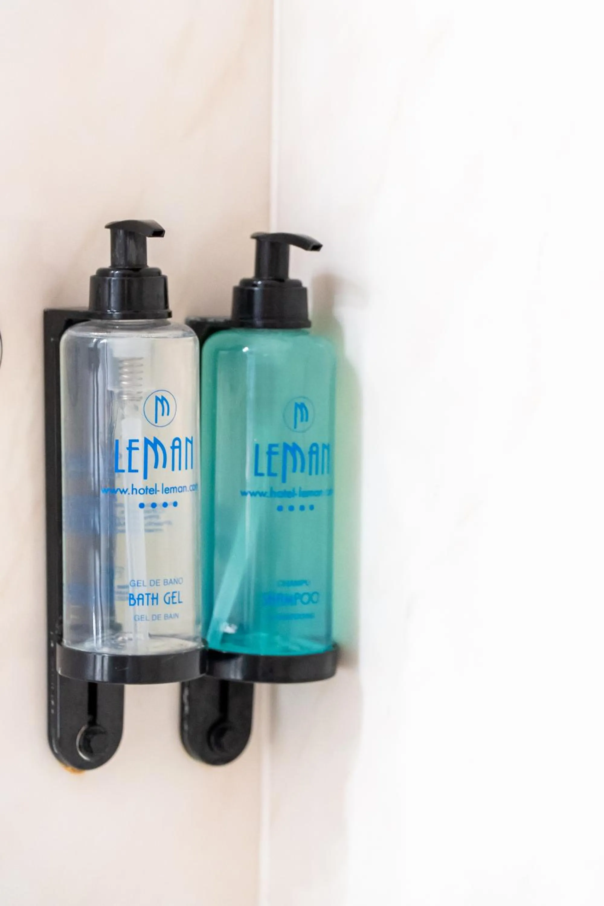 Bathroom in Leman Hotel y Apartamentos