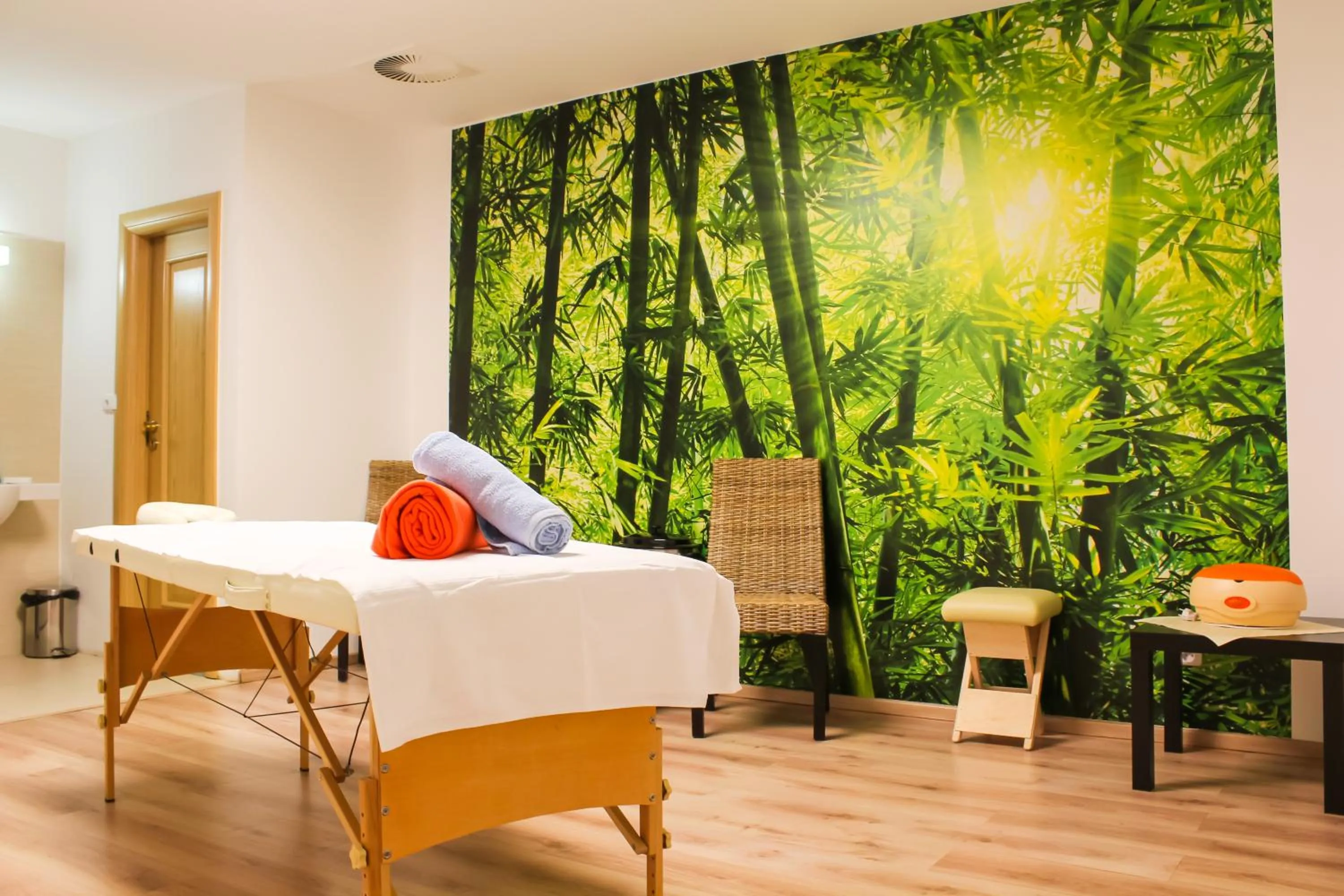 Massage, Bed in Wellness Hotel Lužan