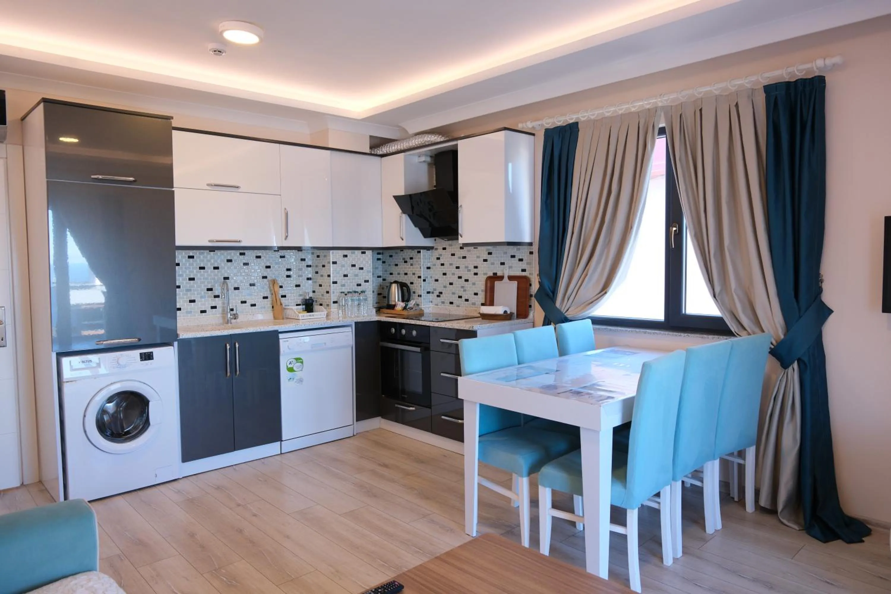 Kitchen or kitchenette in Şahin Tepesi Suite Otel