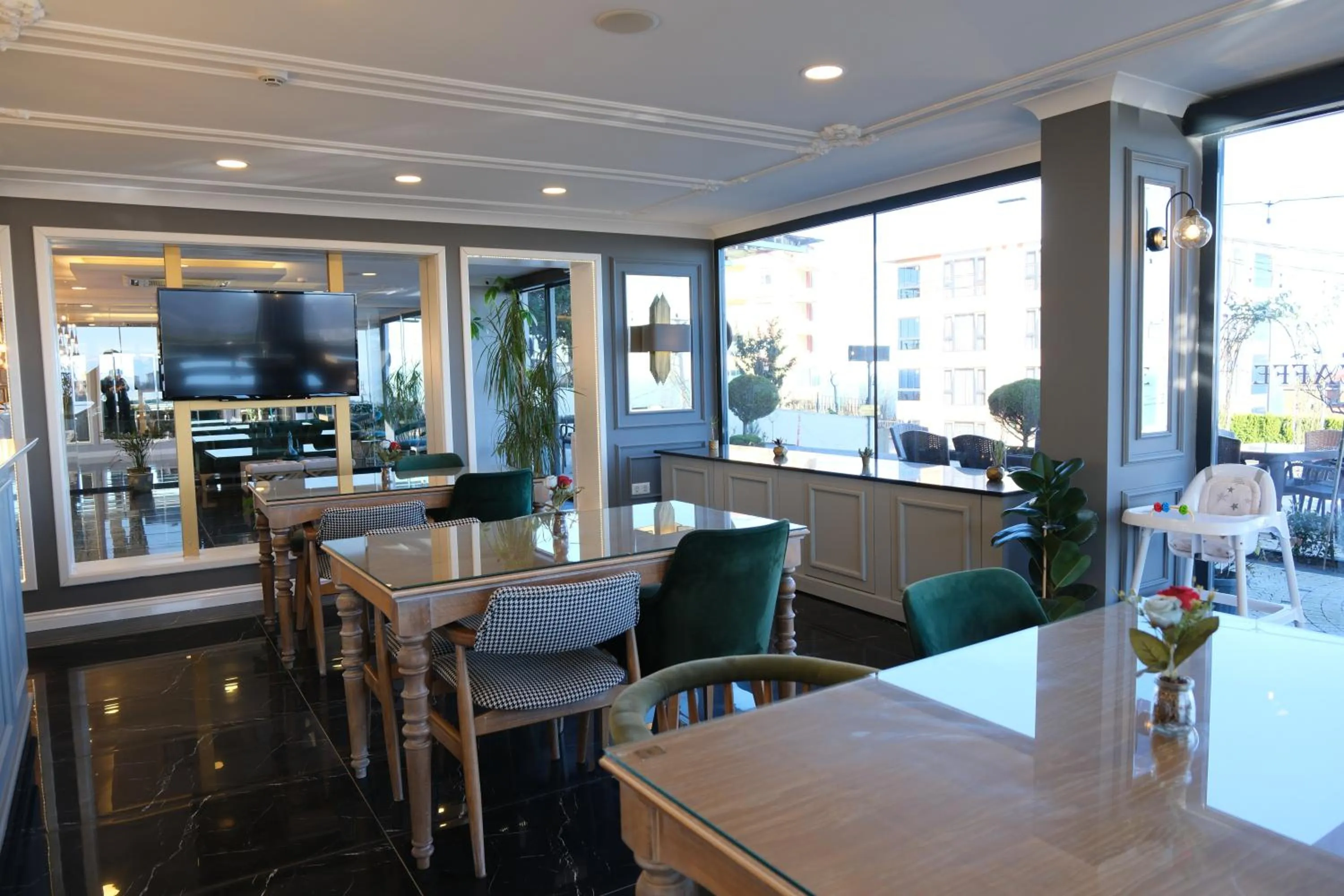 Restaurant/places to eat in Şahin Tepesi Suite Otel