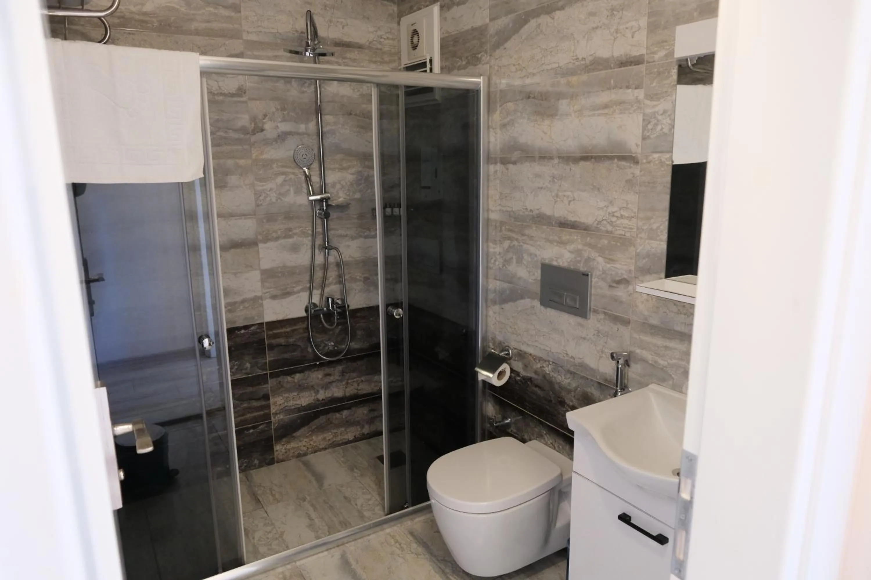 Shower in Şahin Tepesi Suite Otel