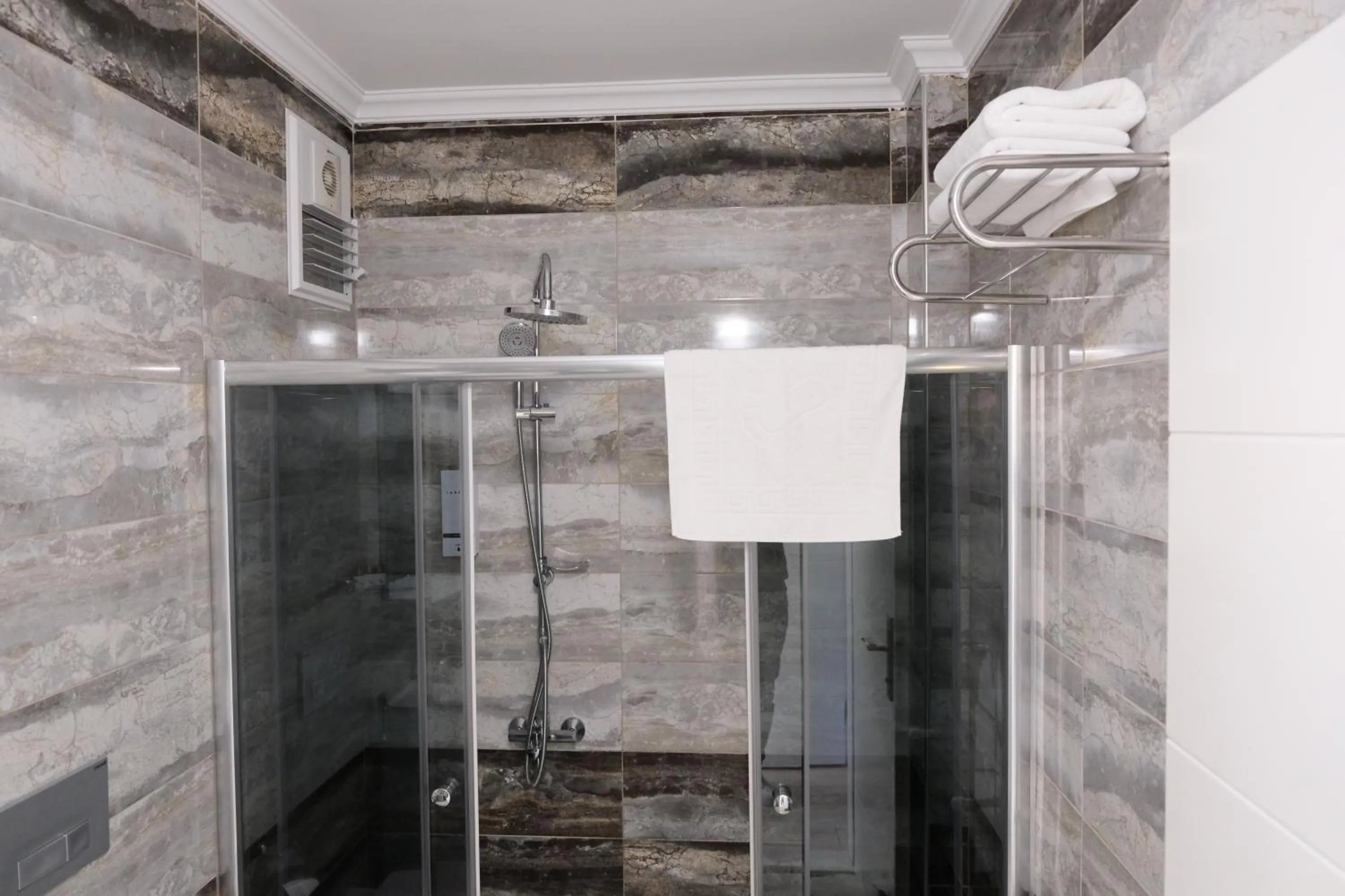 Shower in Şahin Tepesi Suite Otel