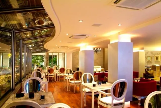 Restaurant/places to eat in Cleopatra Hotel