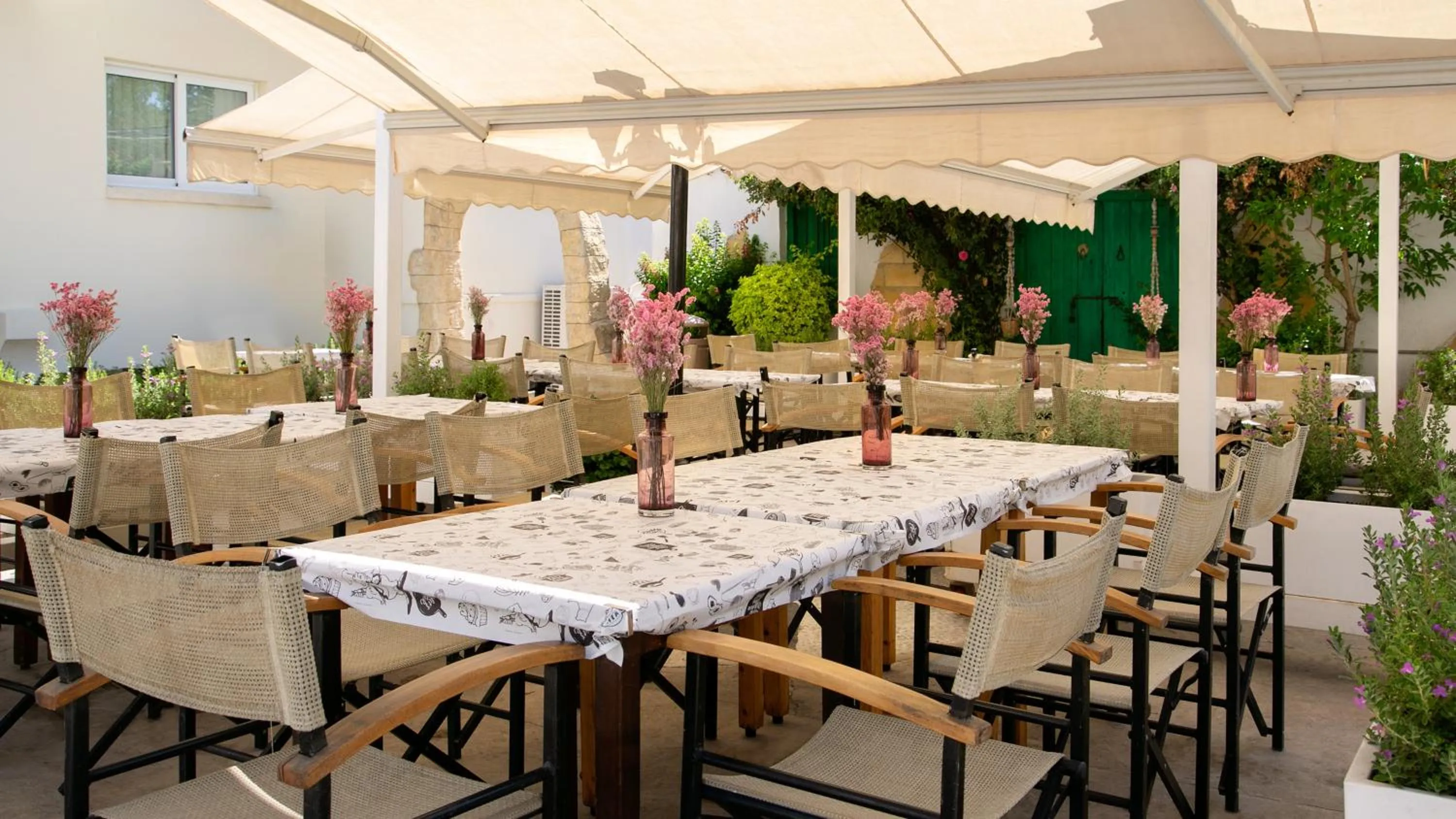 Restaurant/places to eat in Cleopatra Hotel