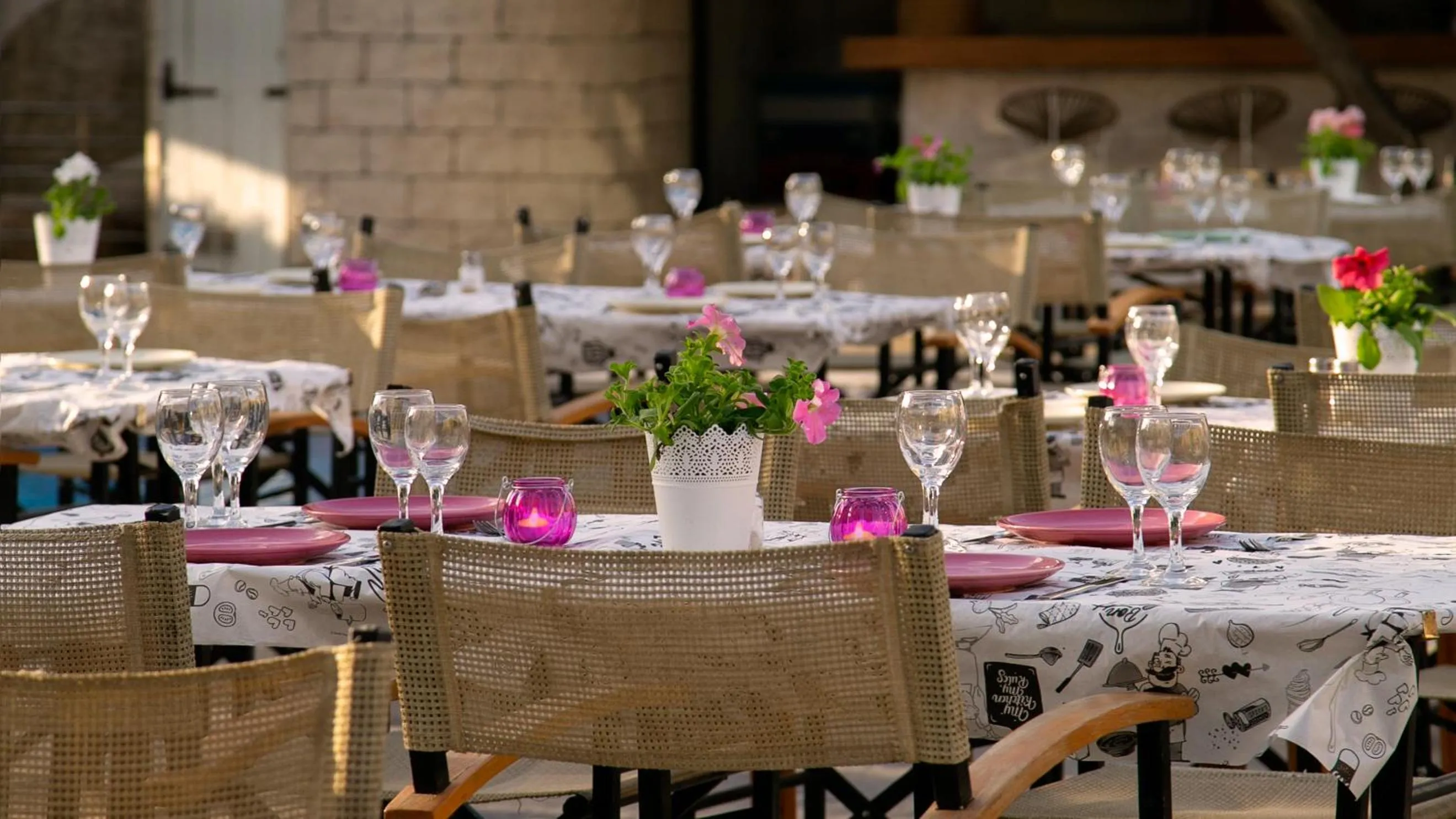 Restaurant/places to eat in Cleopatra Hotel