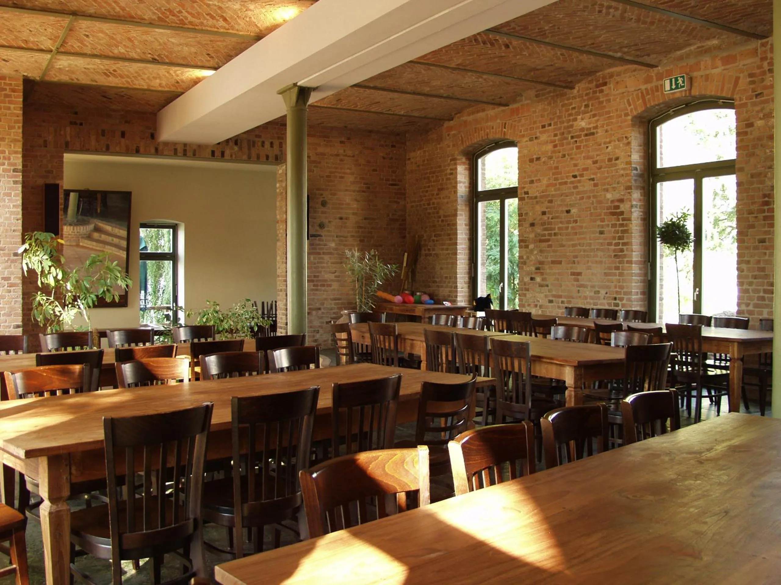 Restaurant/places to eat in Seminar- und Gästehaus Flussbad Gartenstrasse