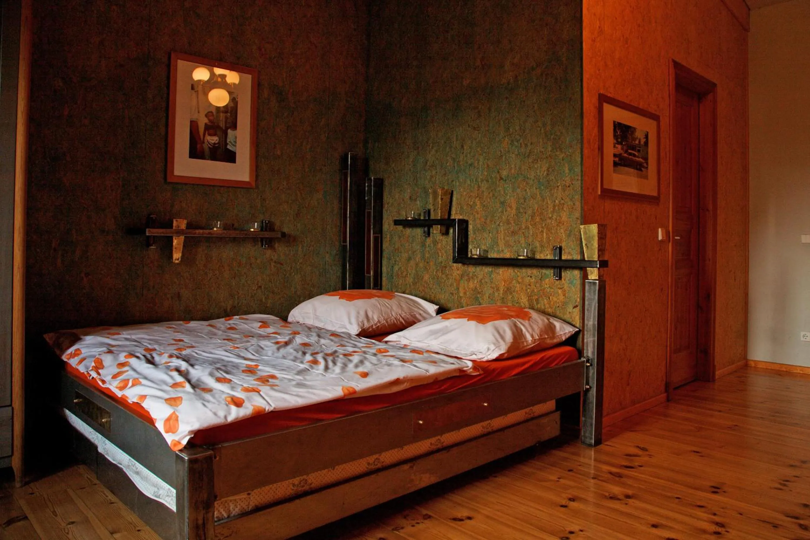 Bed in Seminar- und Gästehaus Flussbad Gartenstrasse