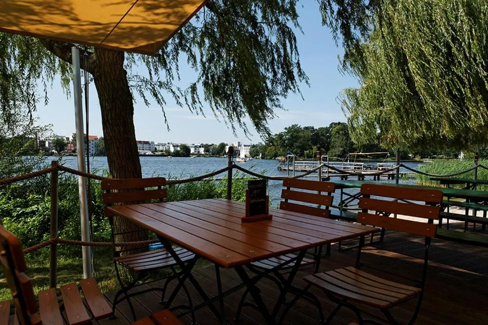 Restaurant/places to eat in Seminar- und Gästehaus Flussbad Gartenstrasse