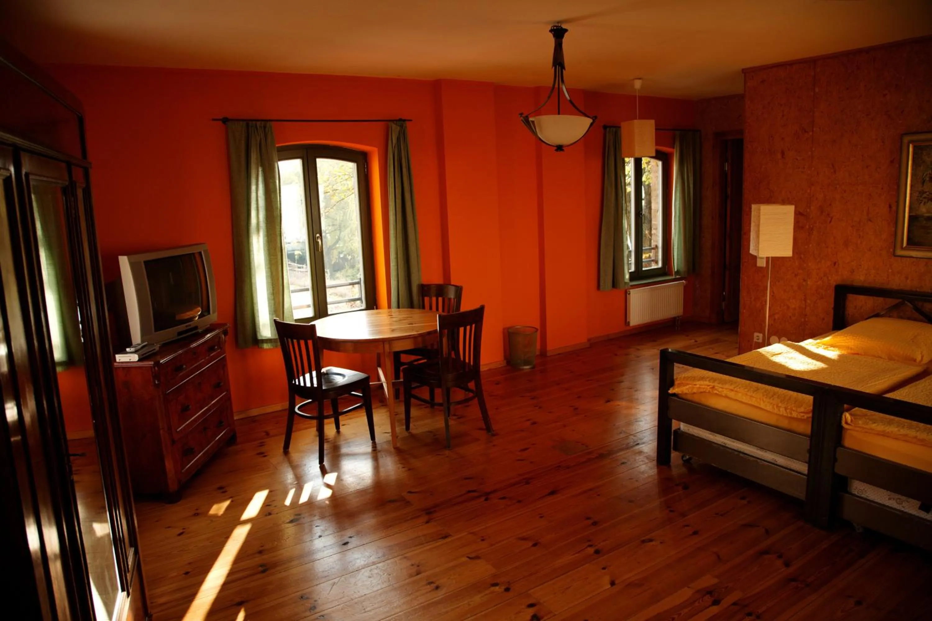 Photo of the whole room, Bed in Seminar- und Gästehaus Flussbad Gartenstrasse