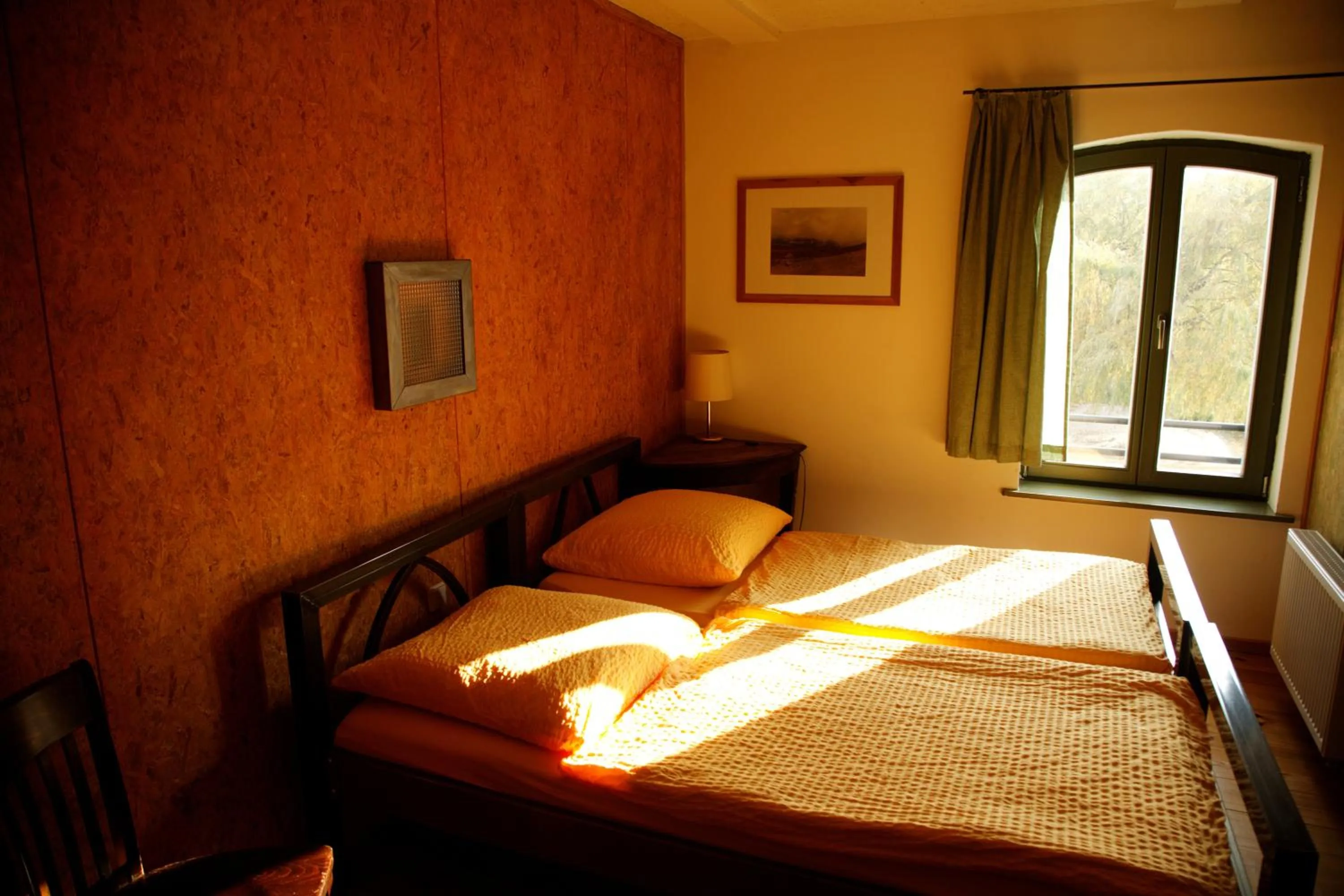 Bed in Seminar- und Gästehaus Flussbad Gartenstrasse