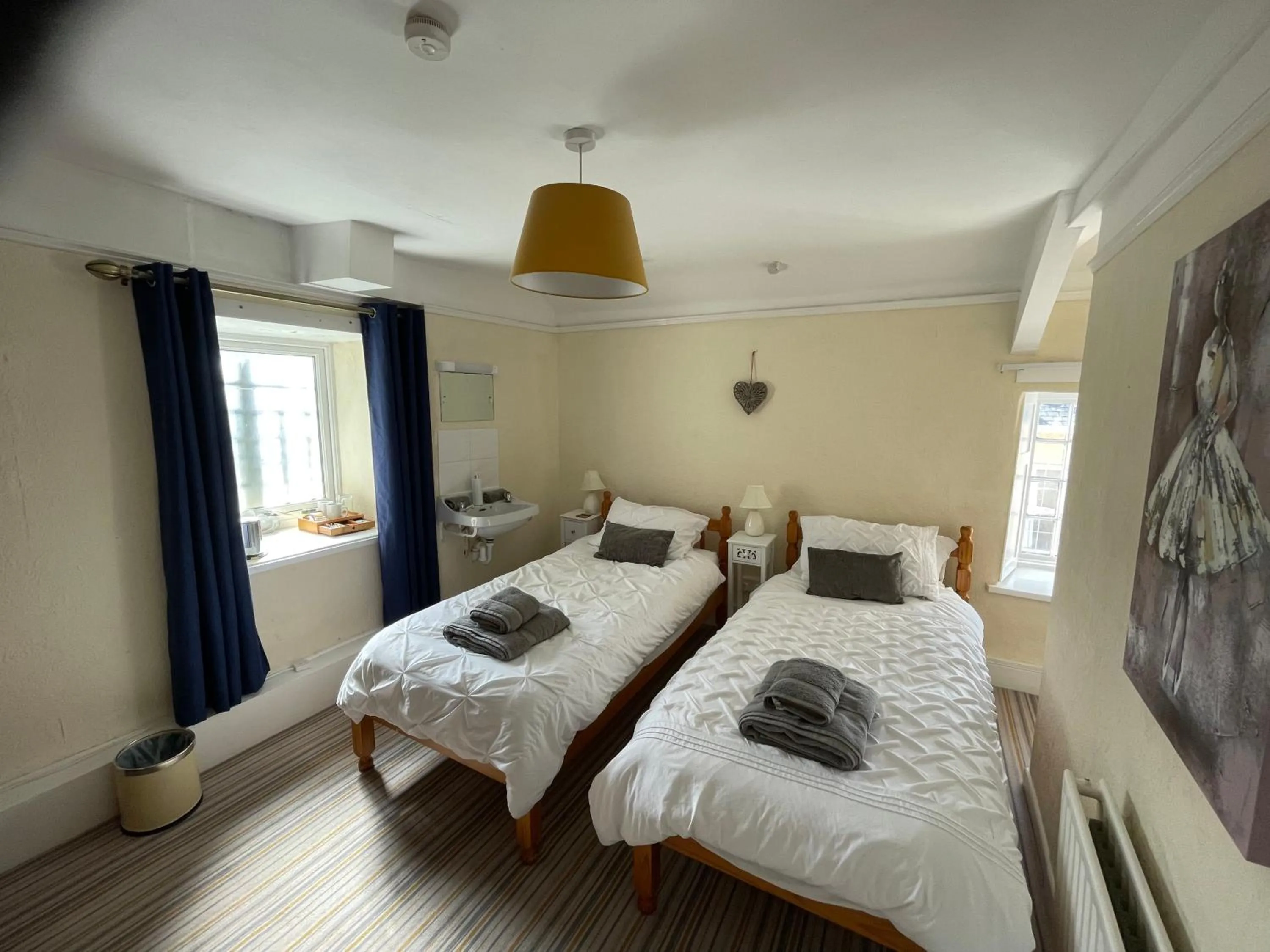 Standard Twin Room with Shared Bathroom in Durbeyfield