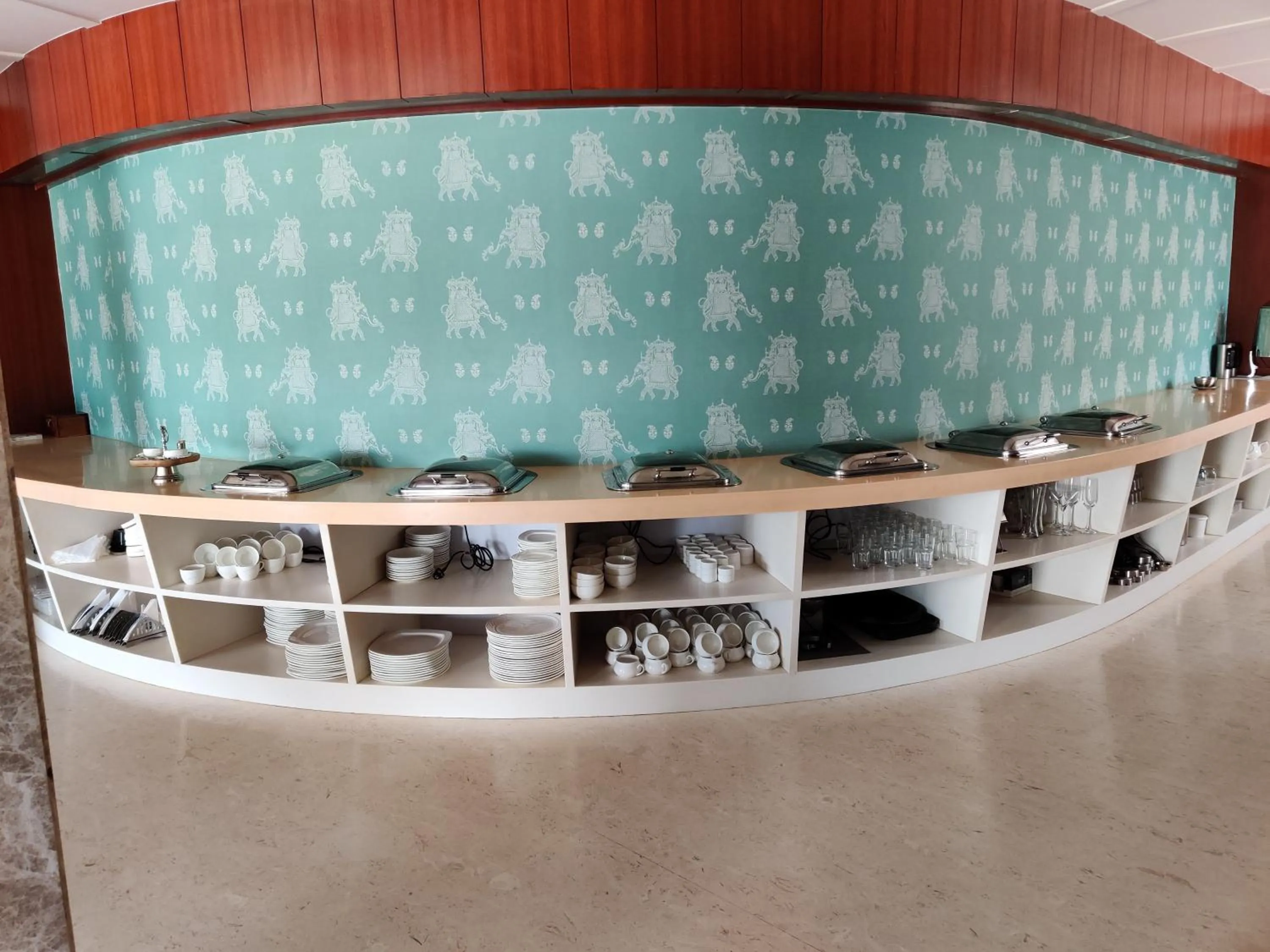 Buffet breakfast in Comfort Inn Benares