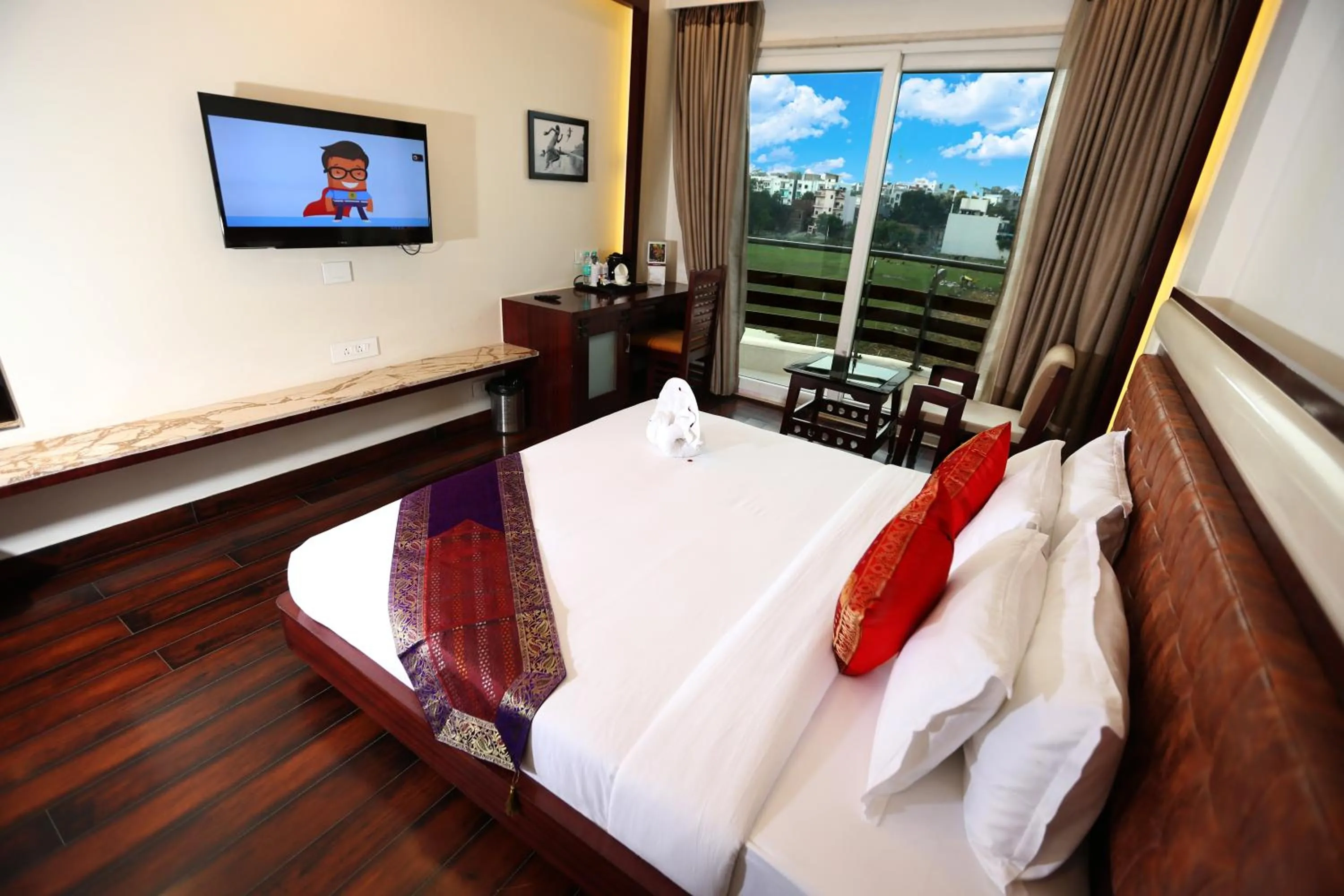 River view, Bed in Comfort Inn Benares