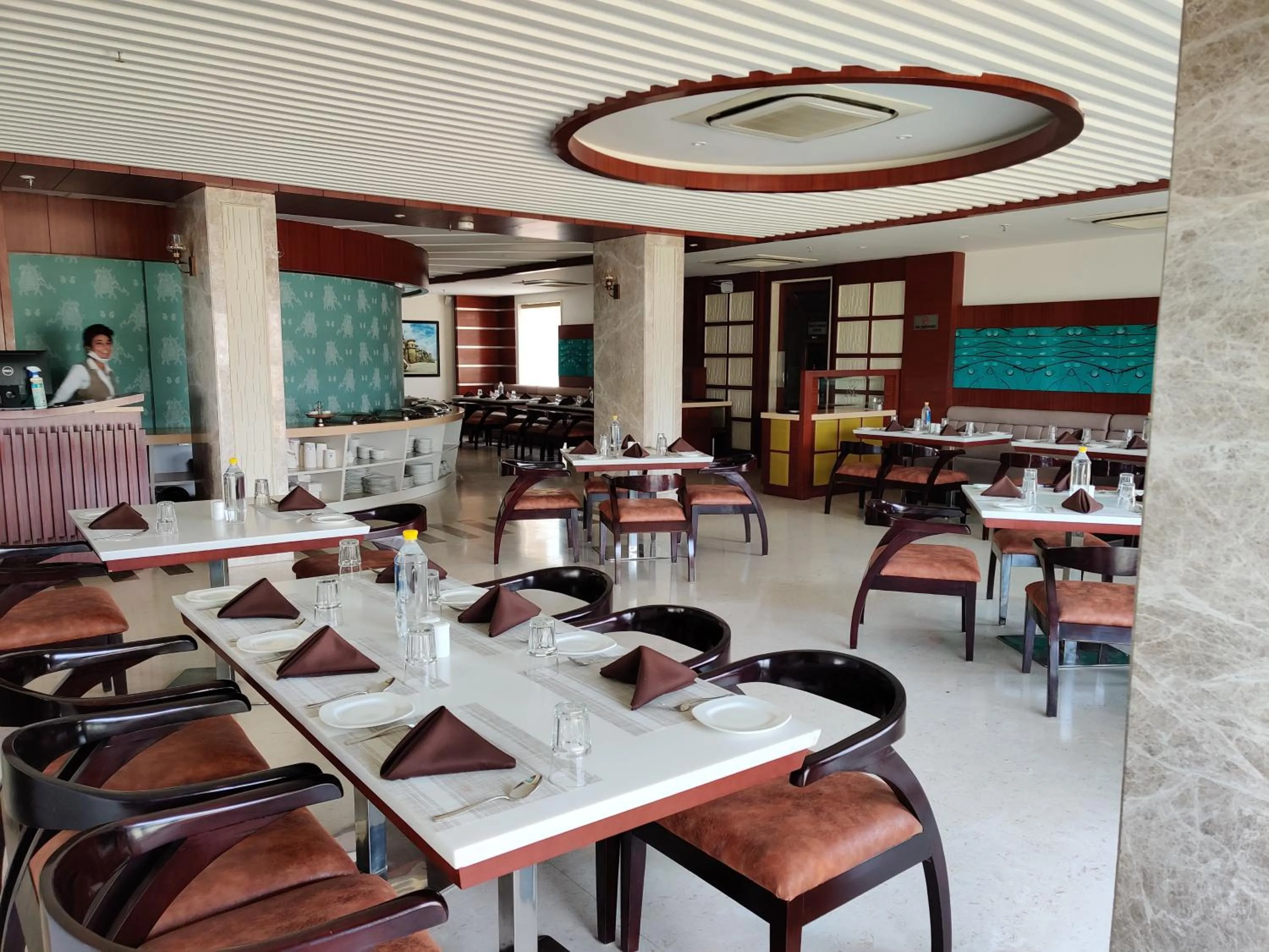 Restaurant/places to eat in Comfort Inn Benares