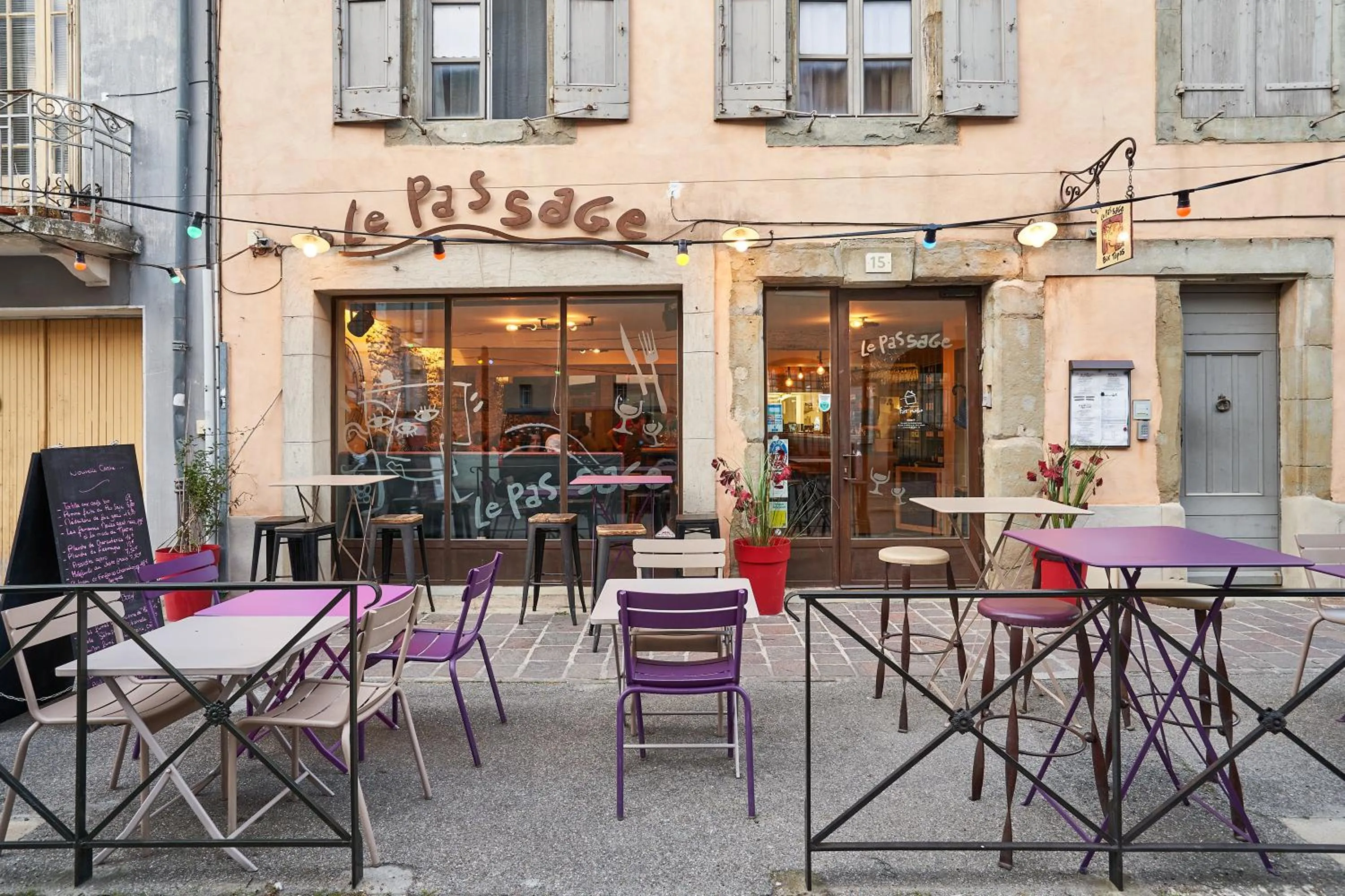 Lounge or bar in Le Passage