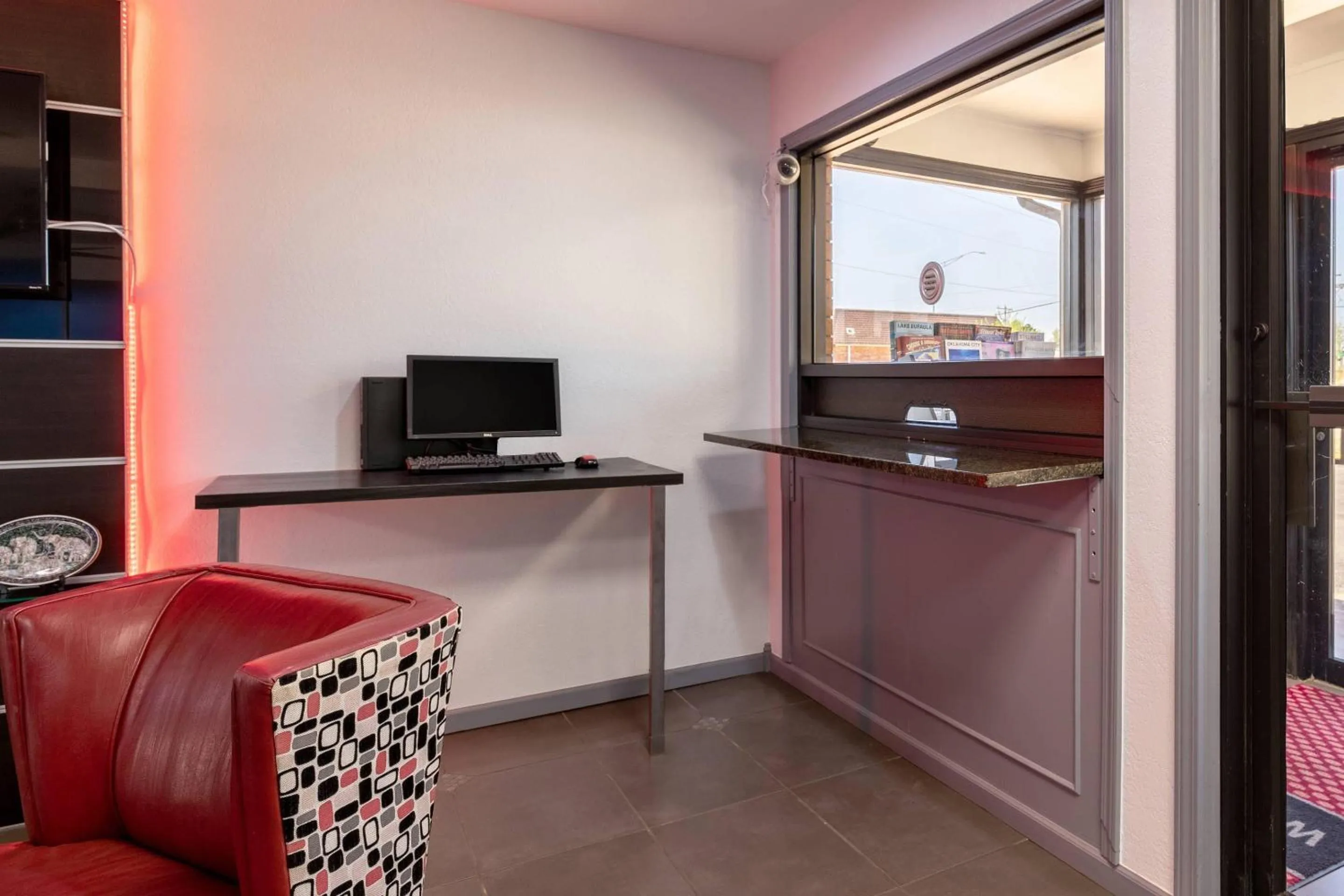 Business facilities in Econo Lodge Inn & Suites