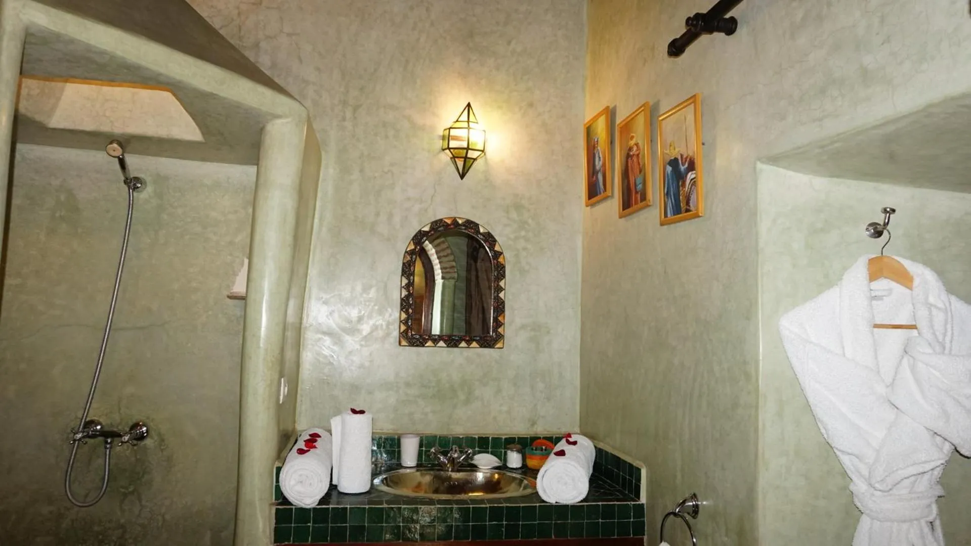 Bathroom in Riad Samsli