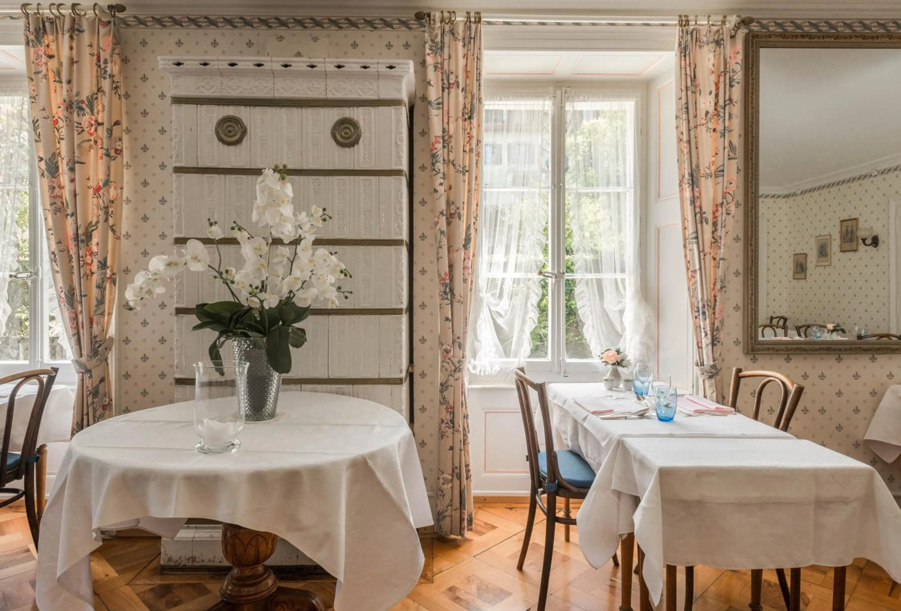Restaurant/places to eat in Swiss Historic Hotel Masson