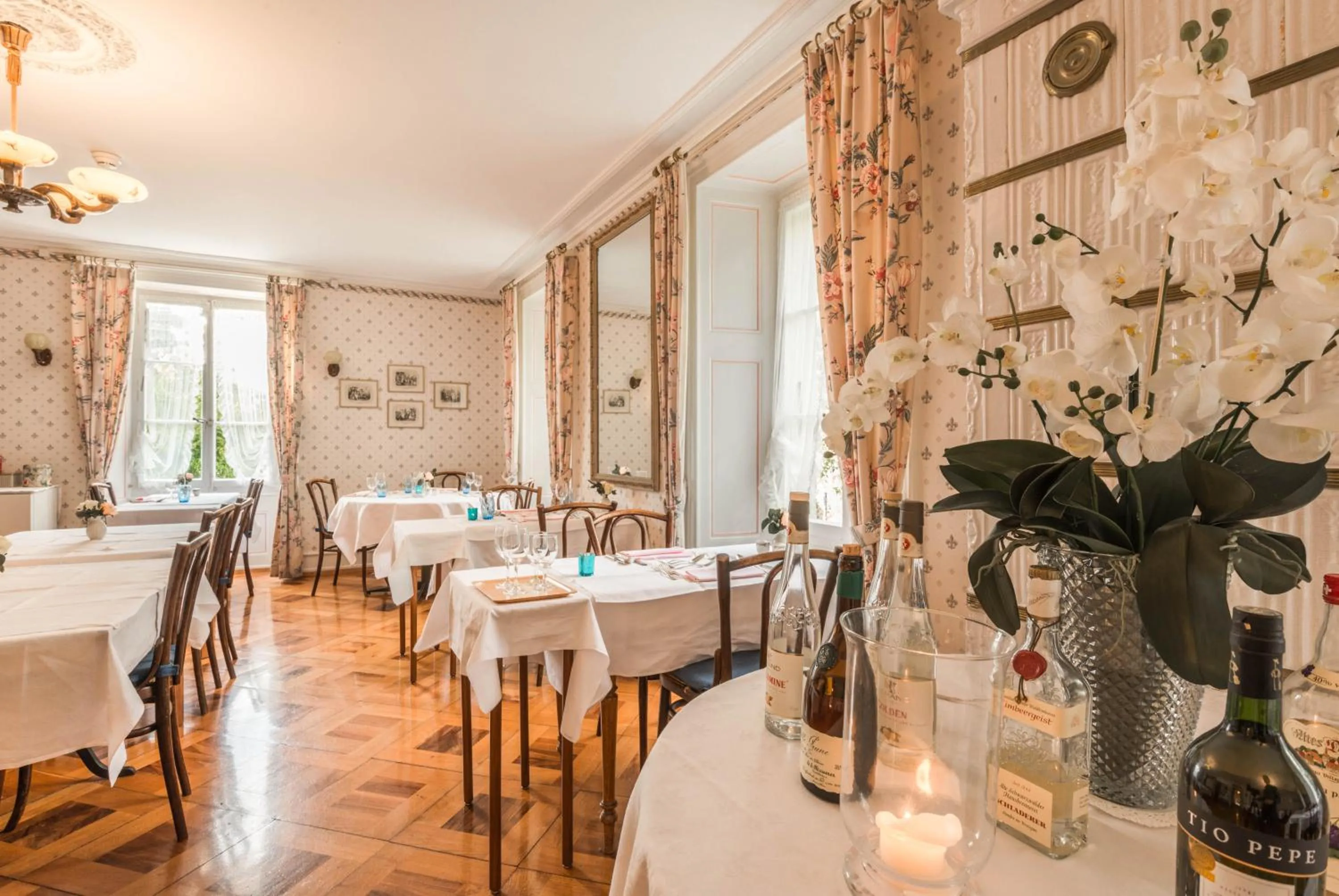 Restaurant/places to eat in Swiss Historic Hotel Masson