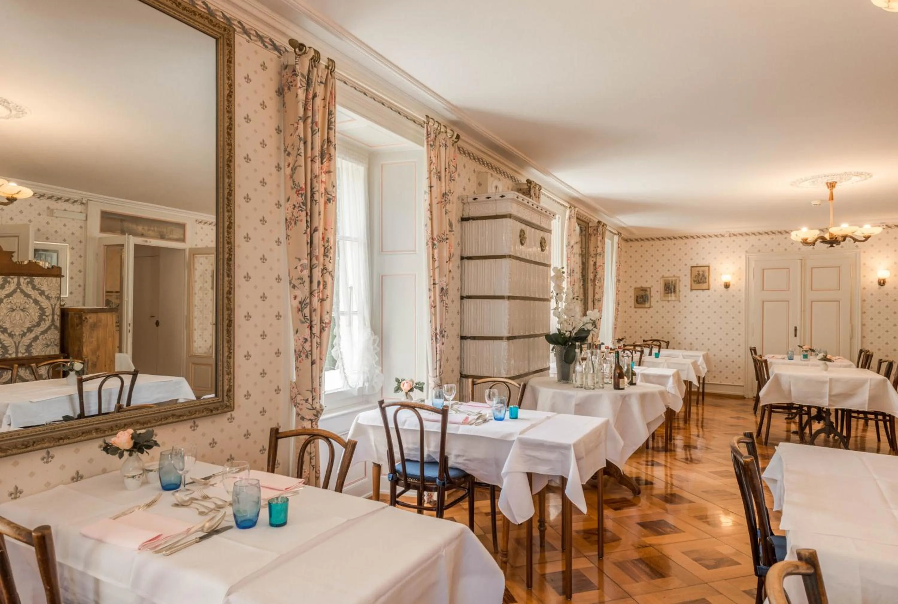 Restaurant/places to eat in Swiss Historic Hotel Masson