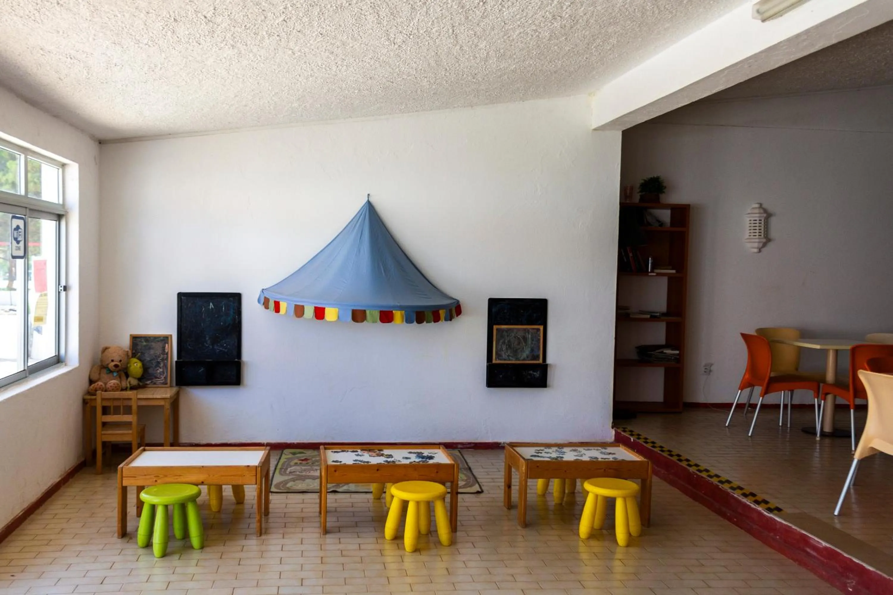 Communal lounge/ TV room in Parque de Campismo Orbitur Valverde