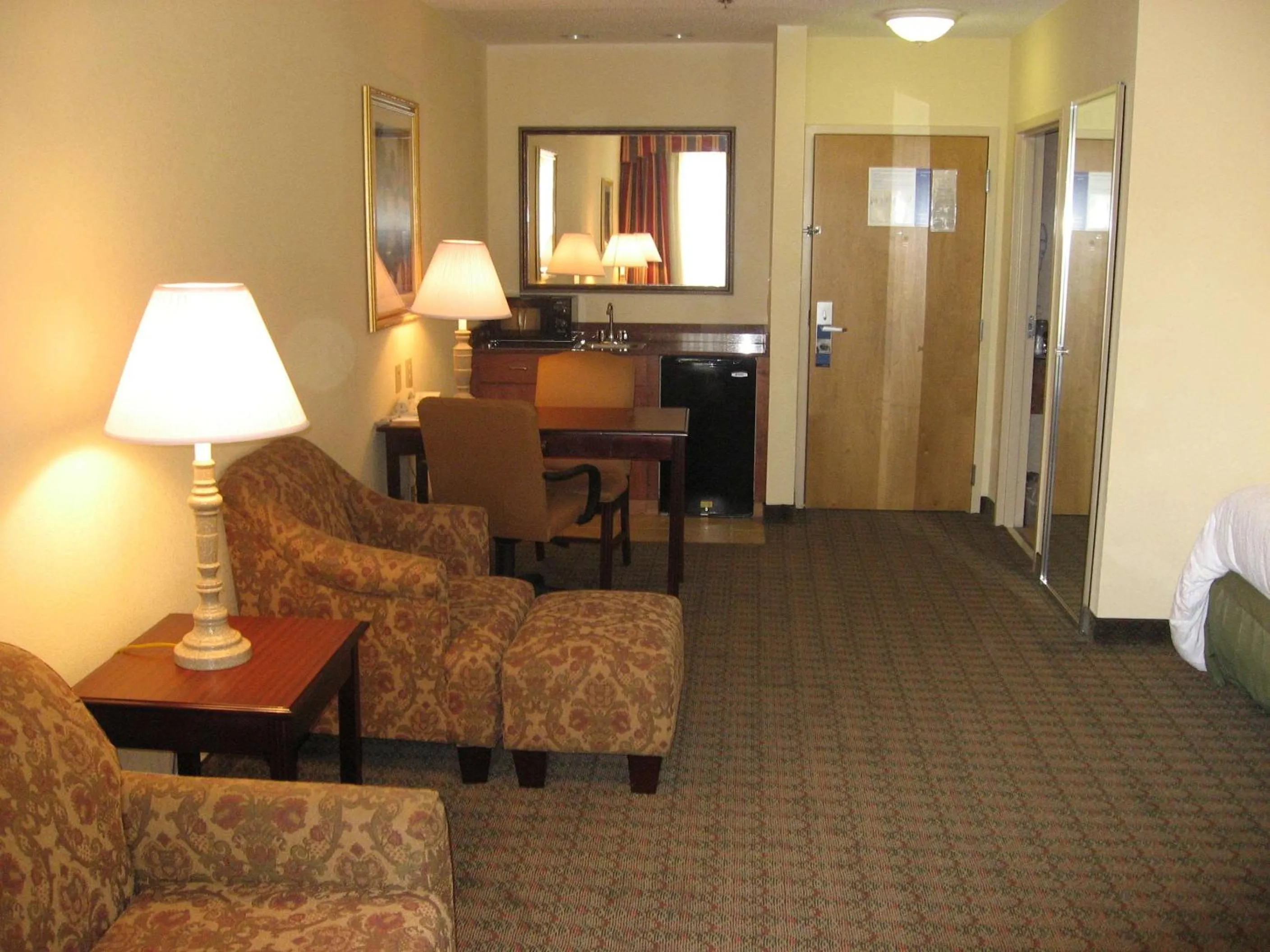 Living room in Hampton Inn Canton