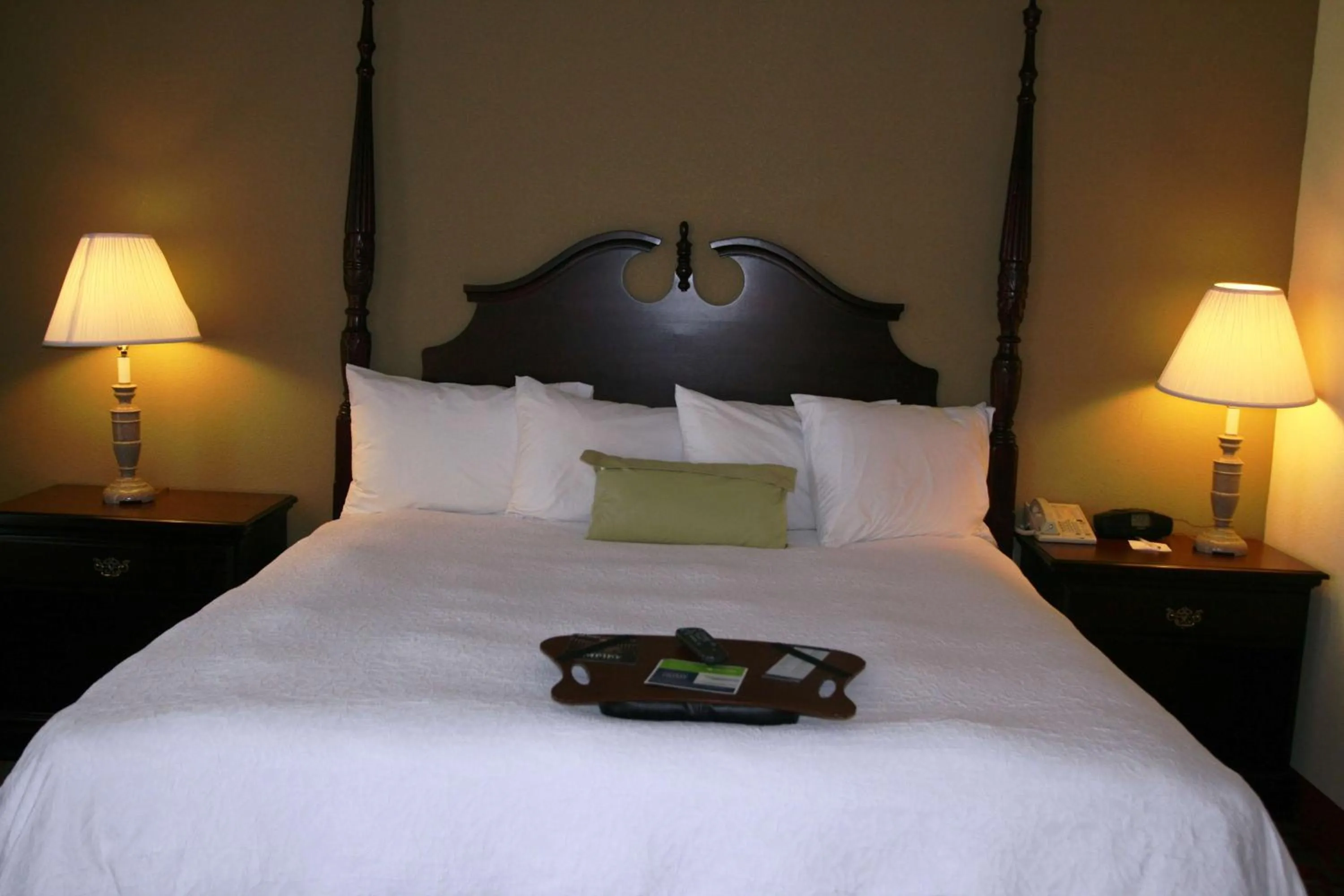 Bed in Hampton Inn Canton