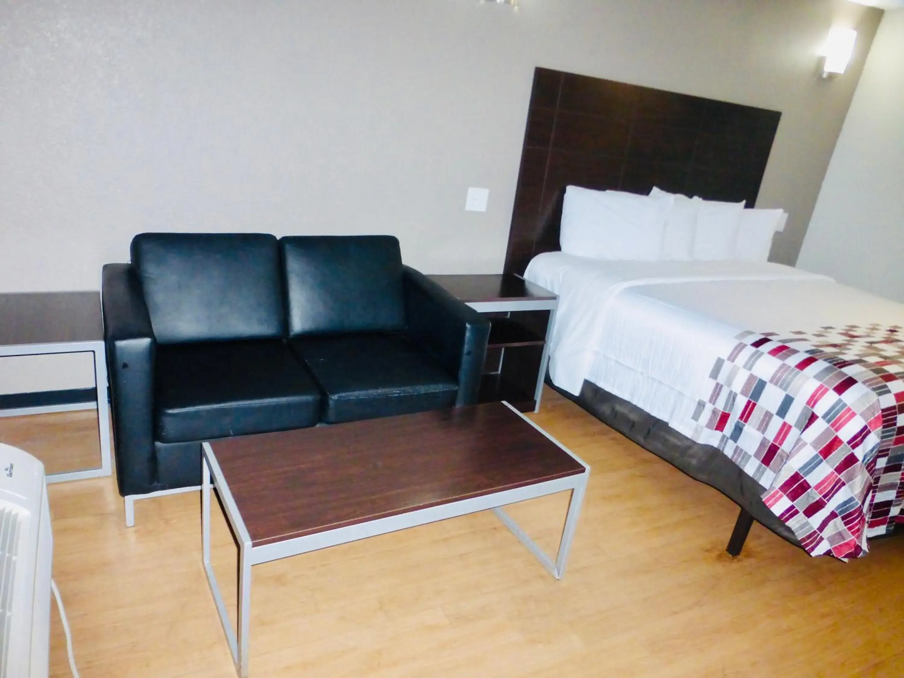 Bedroom, Bed in Red Roof Inn Corpus Christi North - Near Downtown Bedroom, Bed in Red Roof Inn Corpus Christi North - Near Downtown