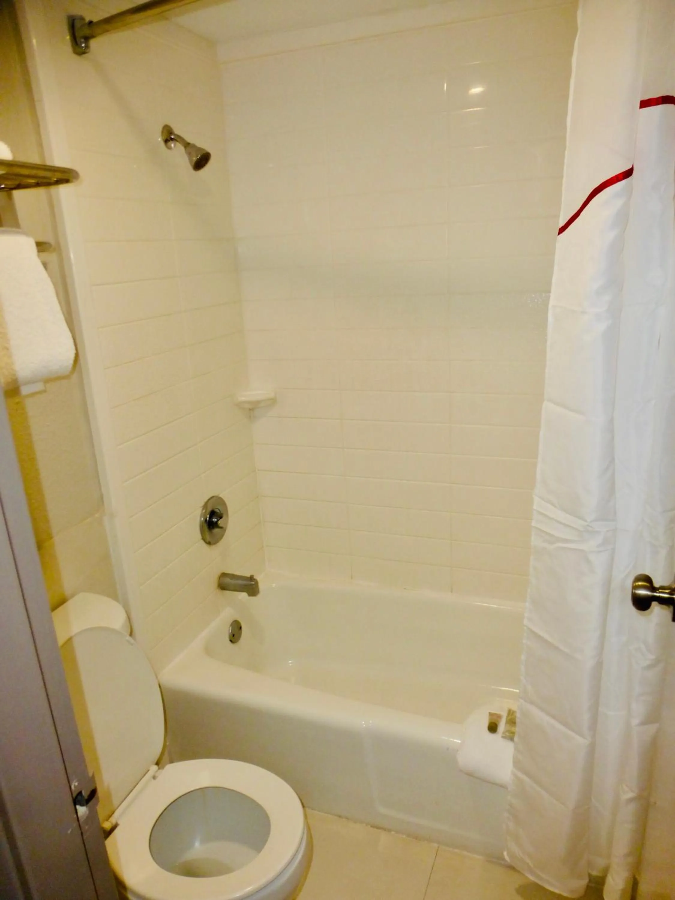 Bathroom in Red Roof Inn Corpus Christi North - Near Downtown