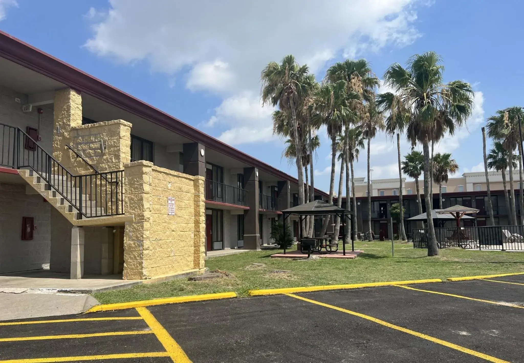 Property building in Red Roof Inn Corpus Christi North - Near Downtown Property building in Red Roof Inn Corpus Christi North - Near Downtown